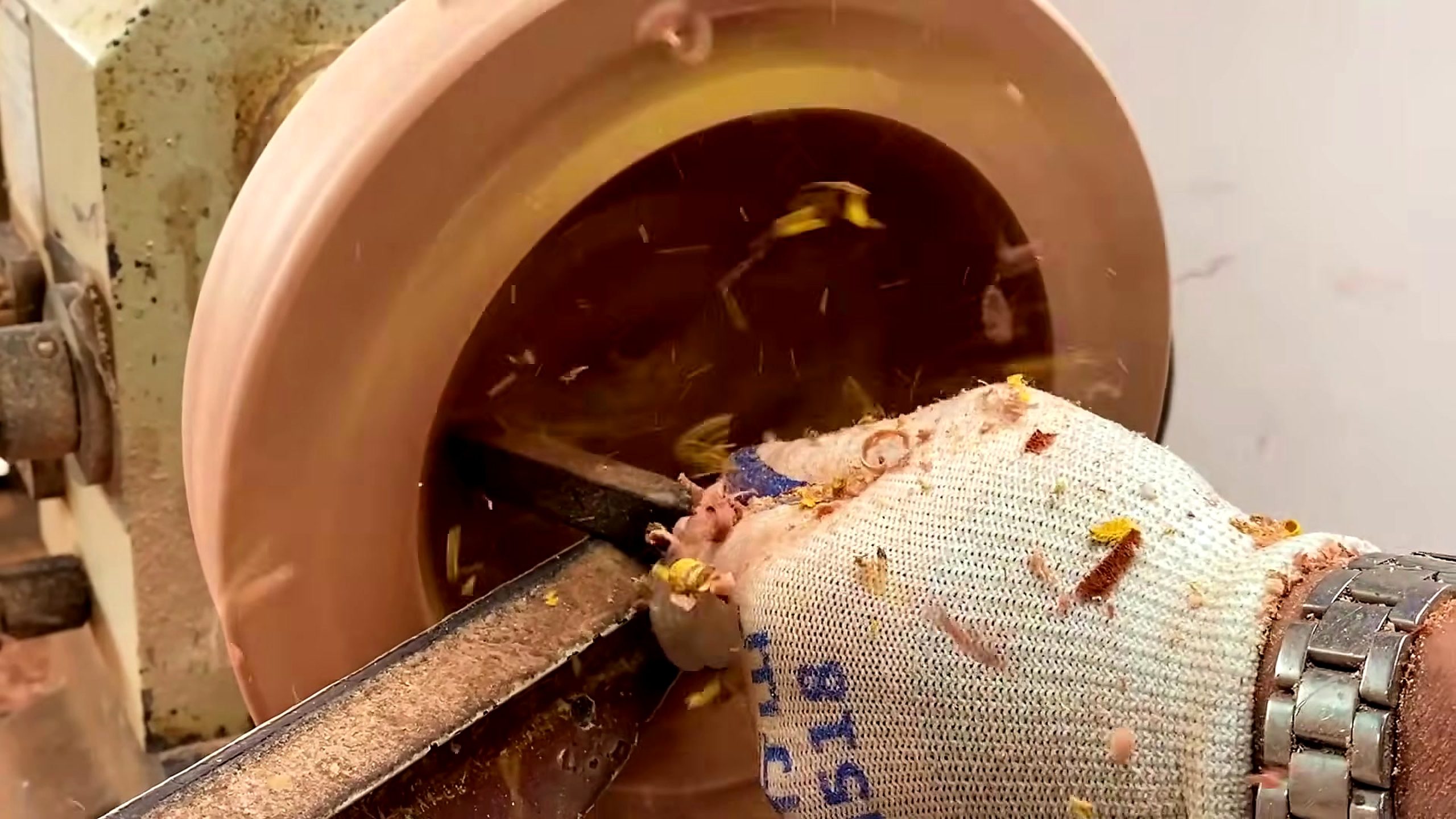 let make pieces wood valuable ways - turning tool hollowing the inside of the wooden vessel
