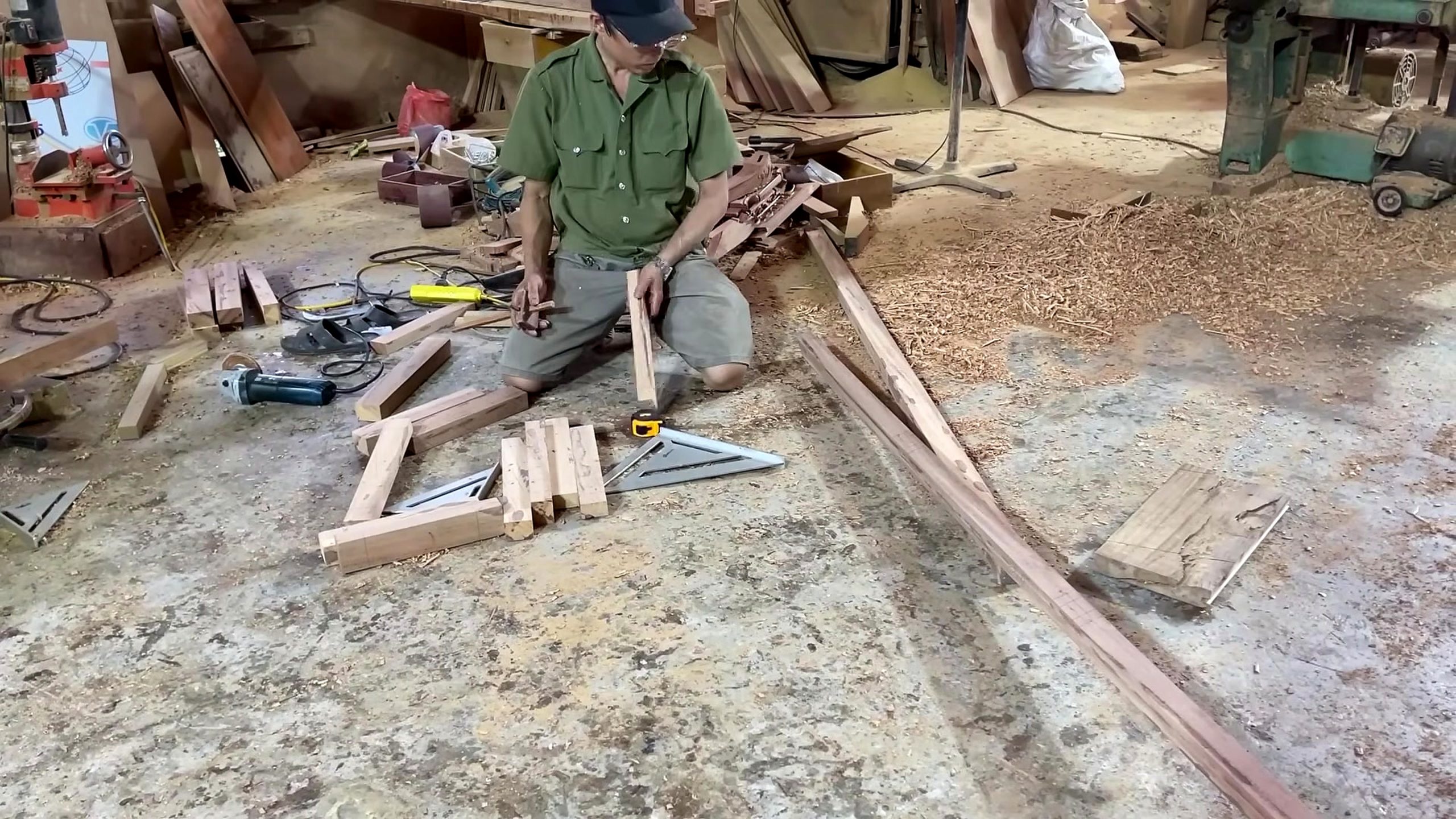 look year old carpenter detail best - the source video context before the main process is judged