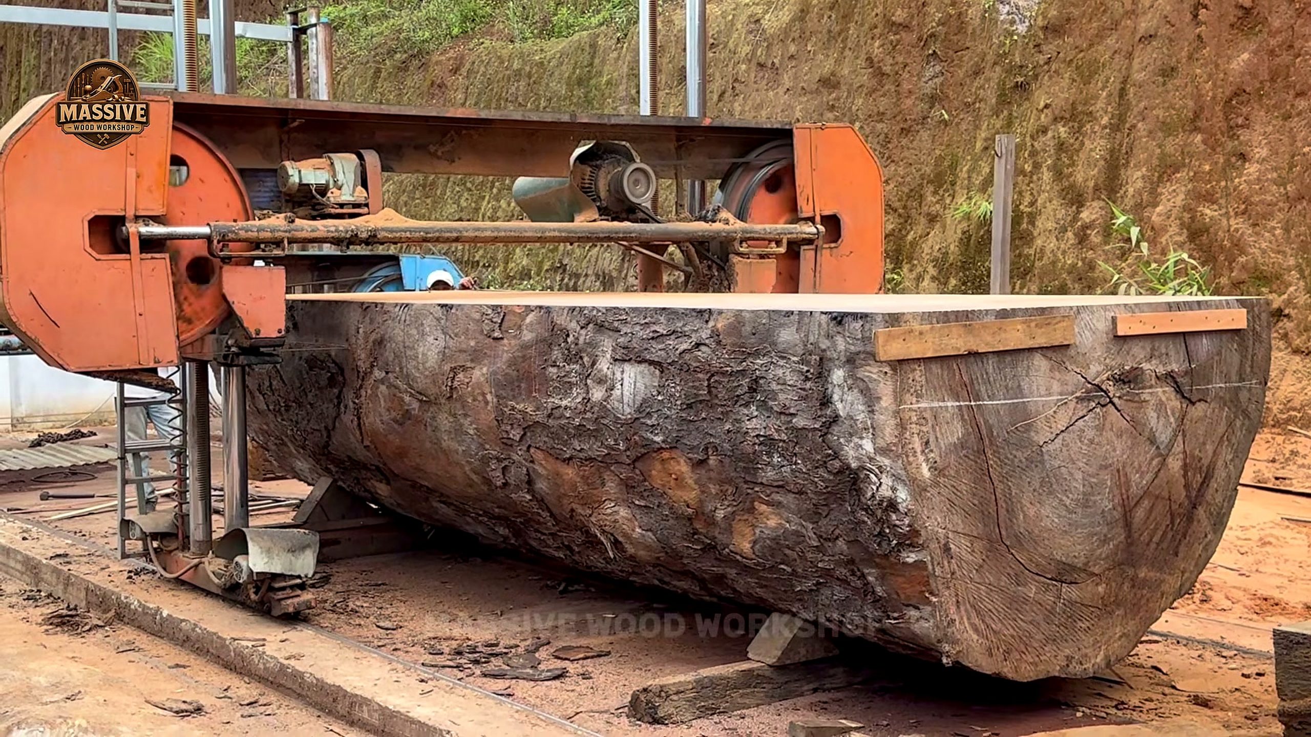 massive log bandsaw slab milling process - later bandsaw cut
