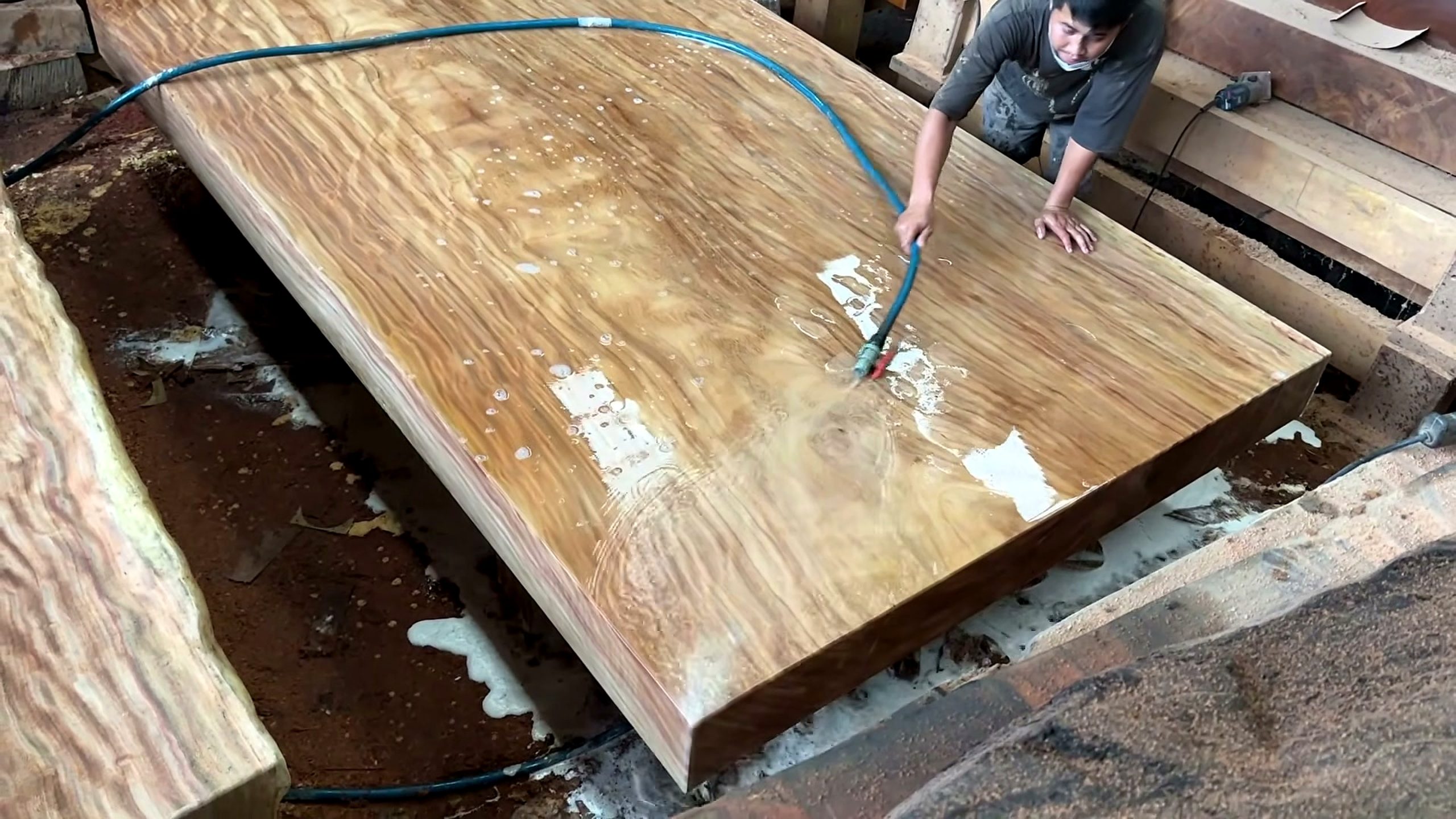 300 year old ironwood log riverbed wood - the later review stage where the result can be evaluated