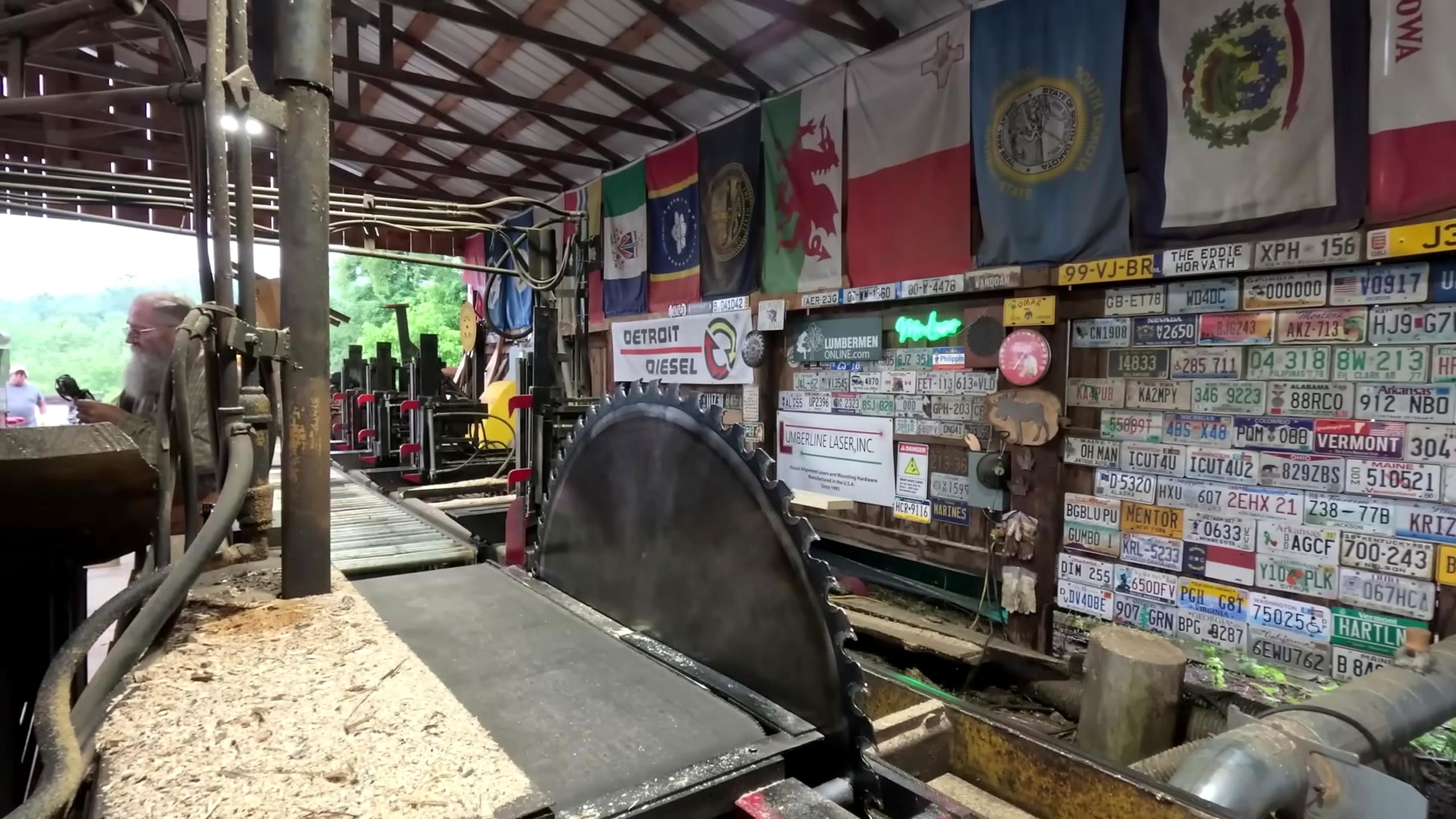 back breaking oak 889 - the source video context before the main process is judged