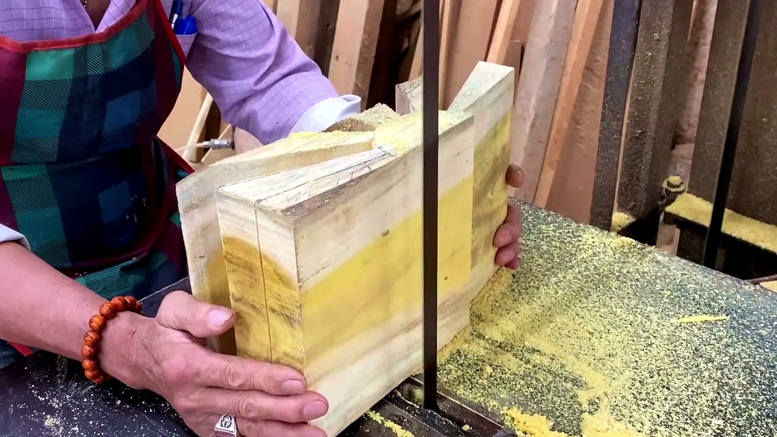 carpenter showed ingenious invention turning wood - the setup or early workflow visible in the source video