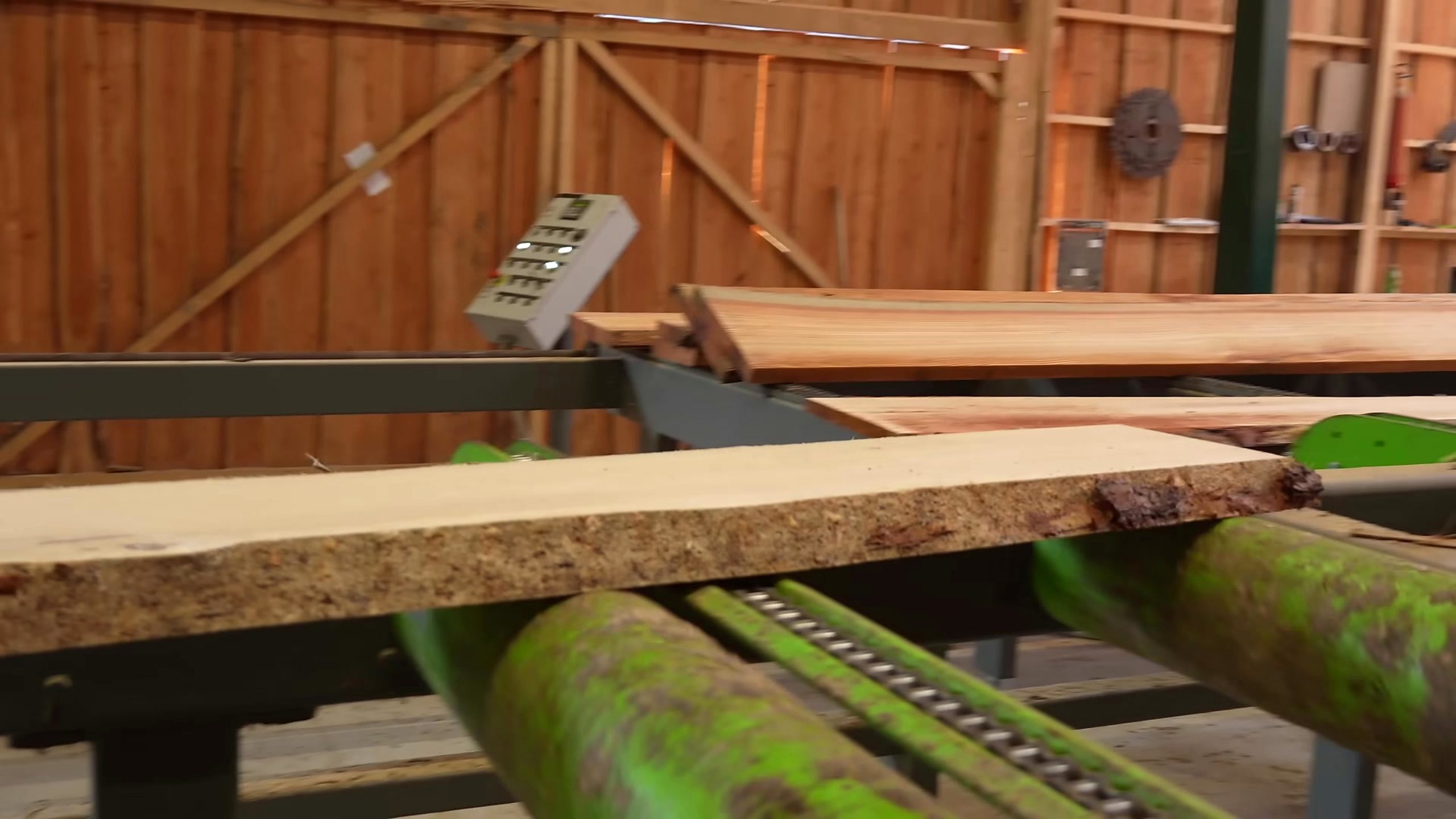 cutting huge oak logs planks roof sawmill - the main work stage that carries the video's practical lesson