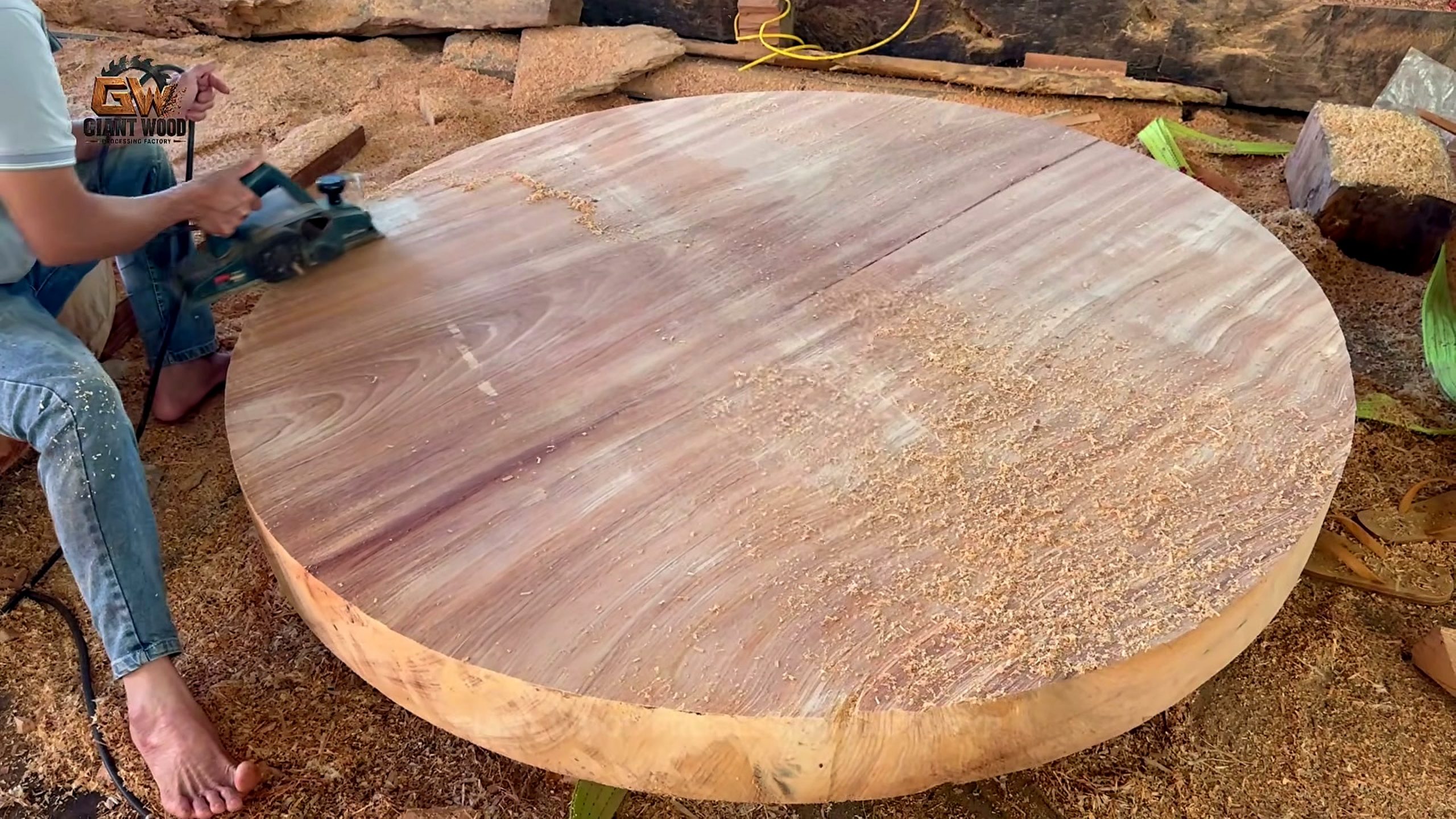 day giant timber stole spotlight - a detail-check moment that helps readers inspect the process