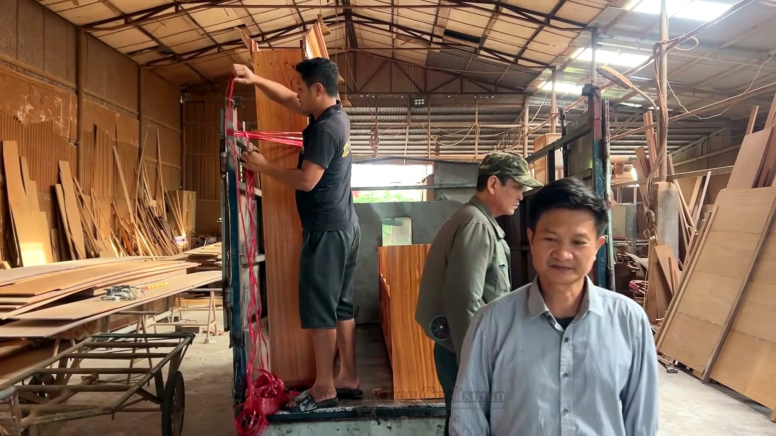 extremely woodworking skills van build giant wood - the later review stage where the result can be evaluated