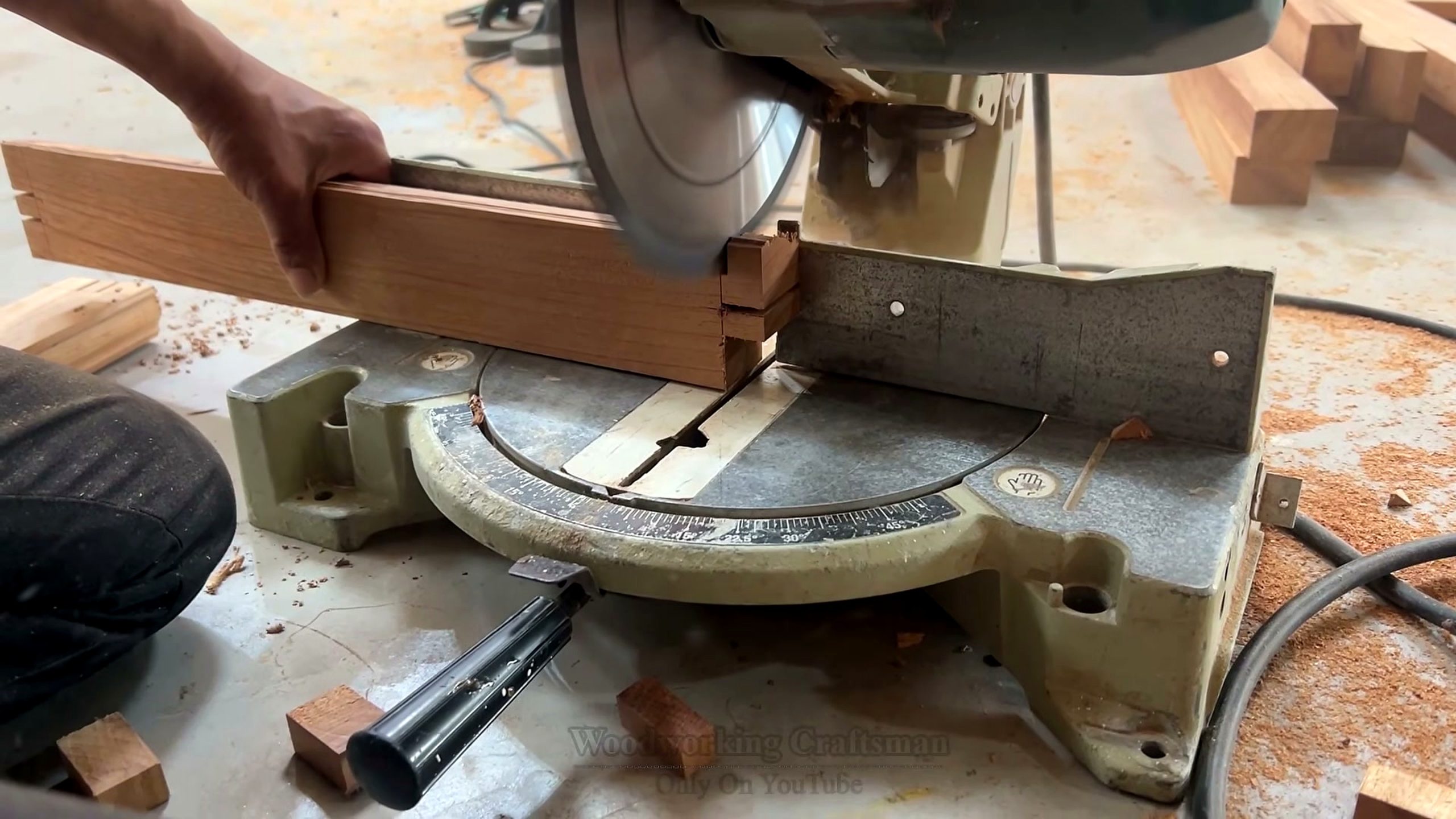 extremely woodworking skills van build giant wood - the setup or early workflow visible in the source video