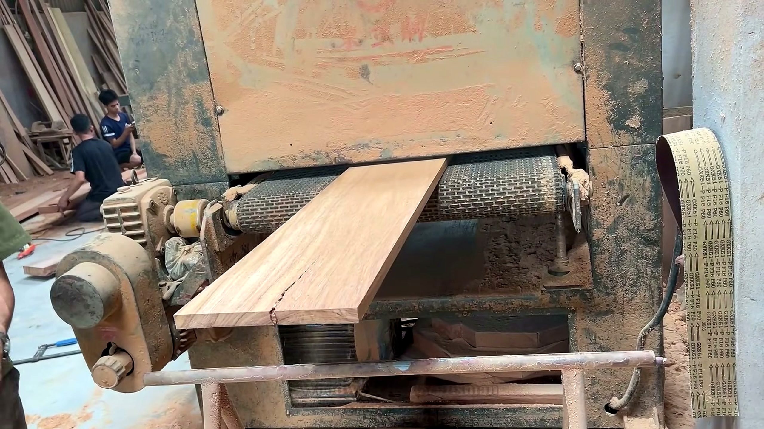 extremely woodworking skills van build giant wood - the source video context before the main process is judged