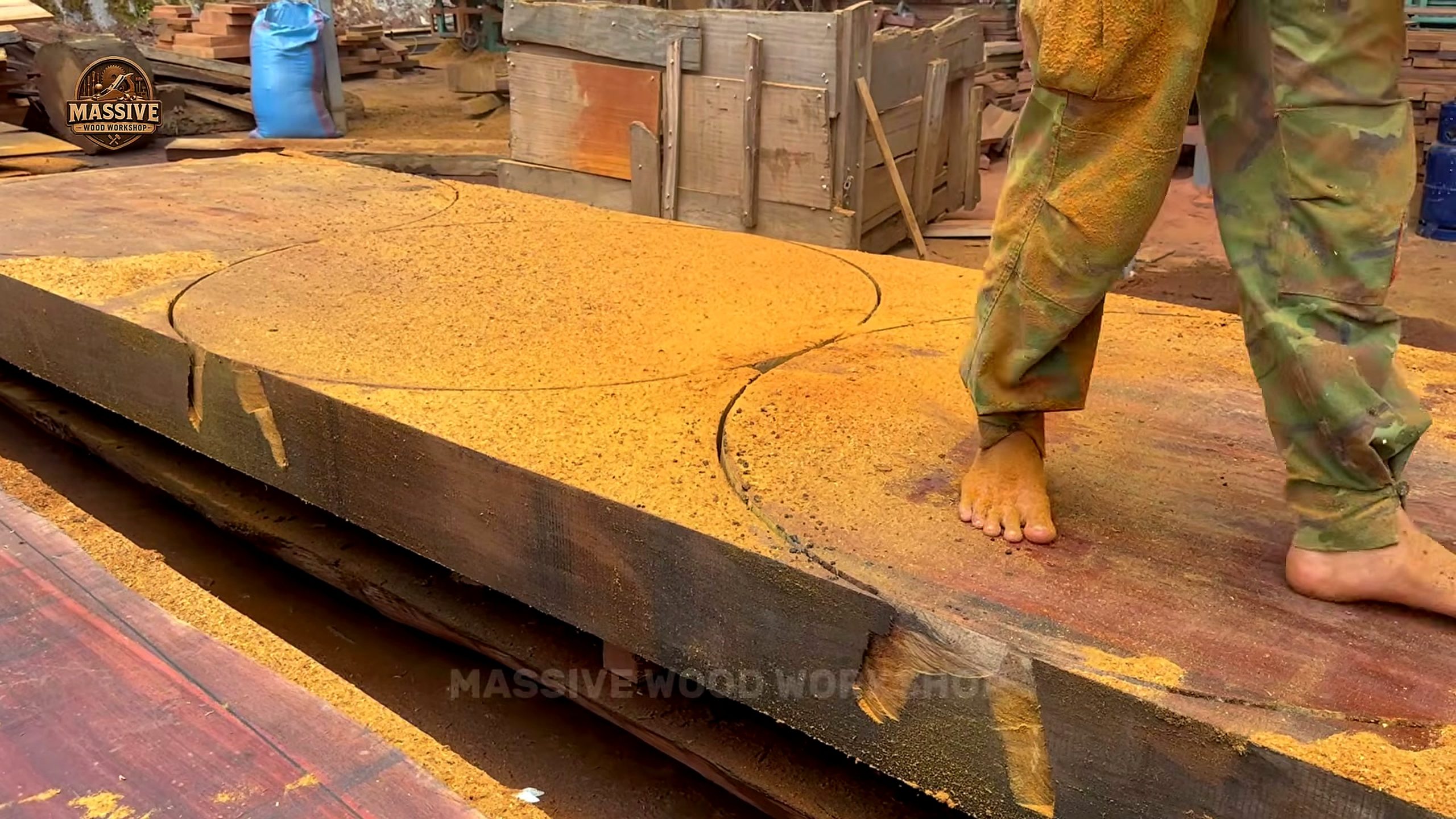 giant timber - the main work stage that carries the video's practical lesson