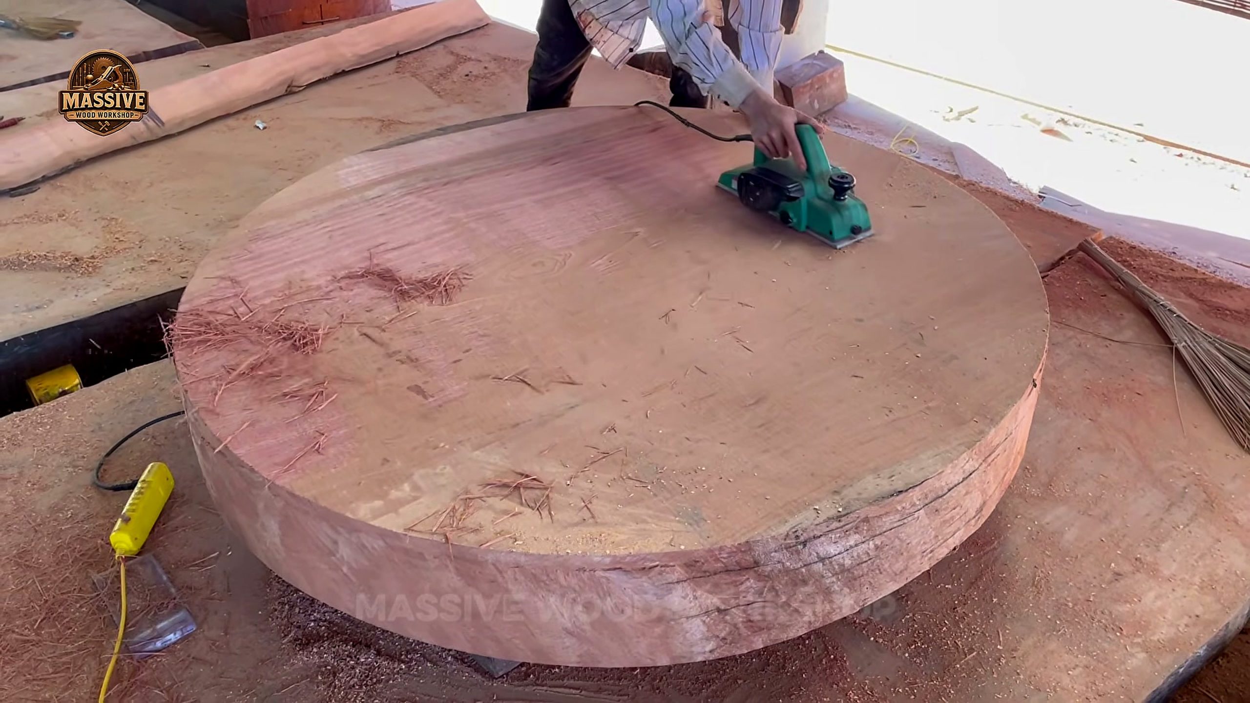 largest wood slabs - a detail-check moment that helps readers inspect the process