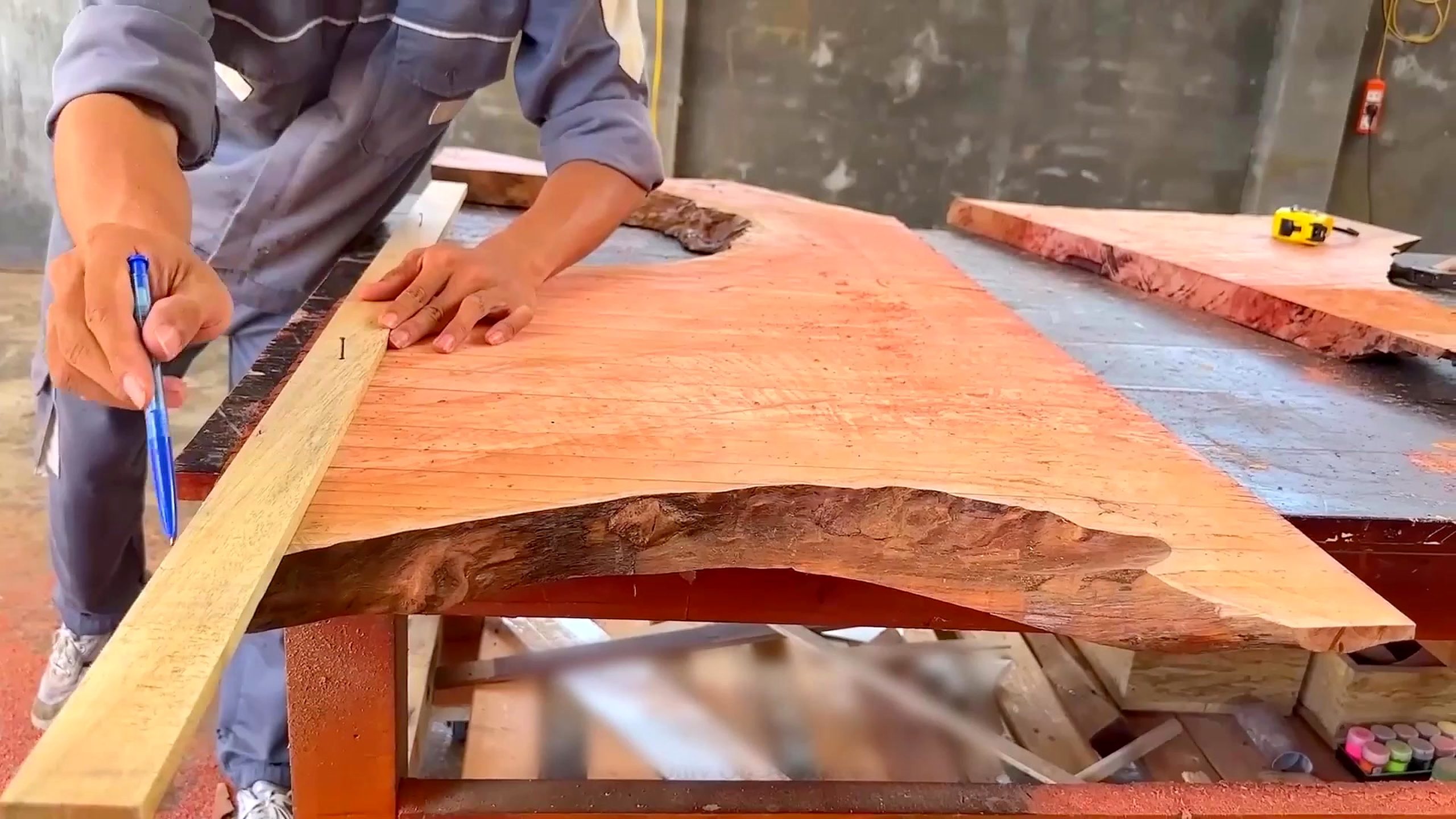 lychee burl root round dining table process - the lychee burl root or rough natural blank before the table form is decided