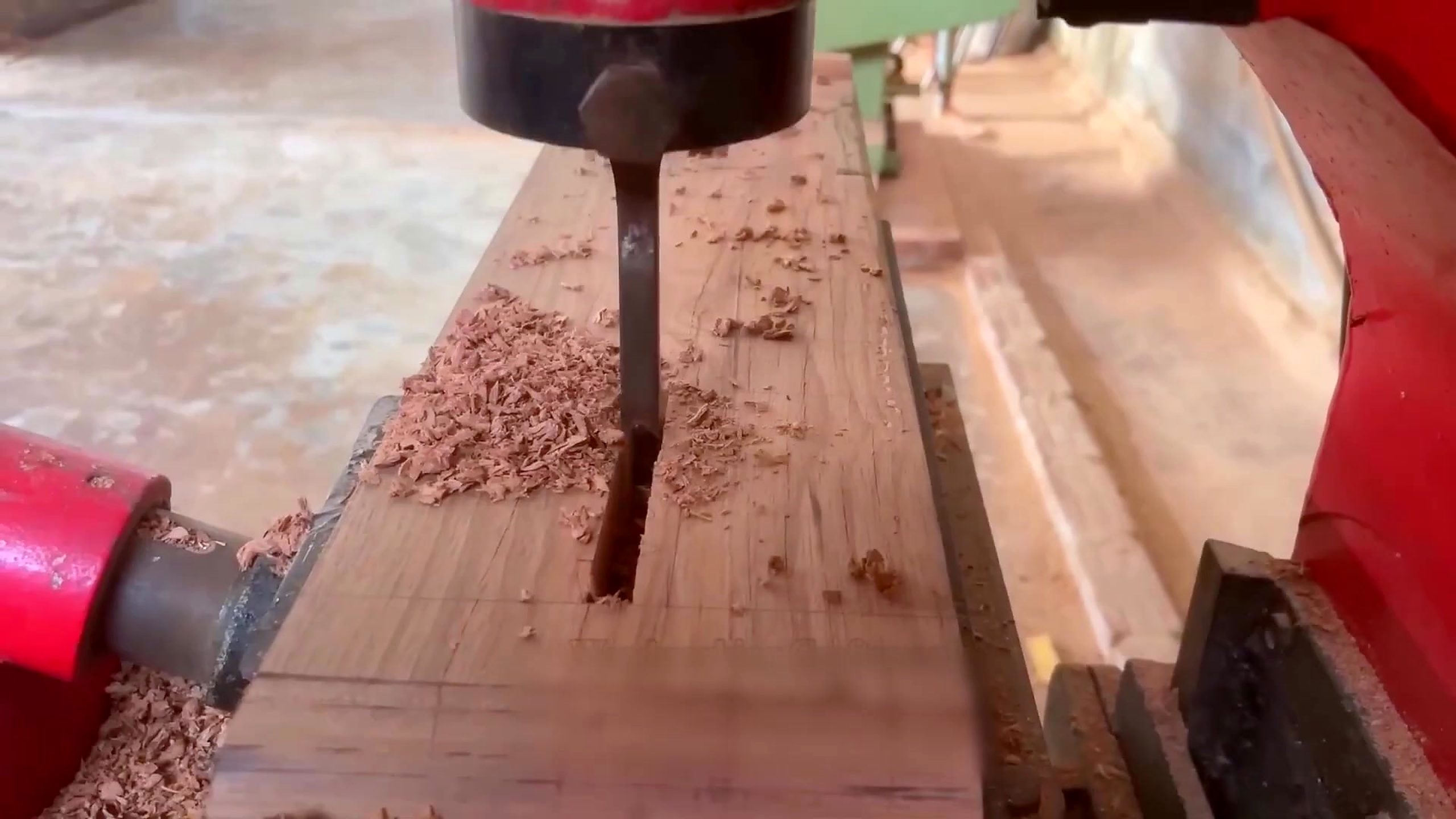 lychee burl root round dining table process - round tabletop layout, trimming, or shaping decisions during the furniture workflow