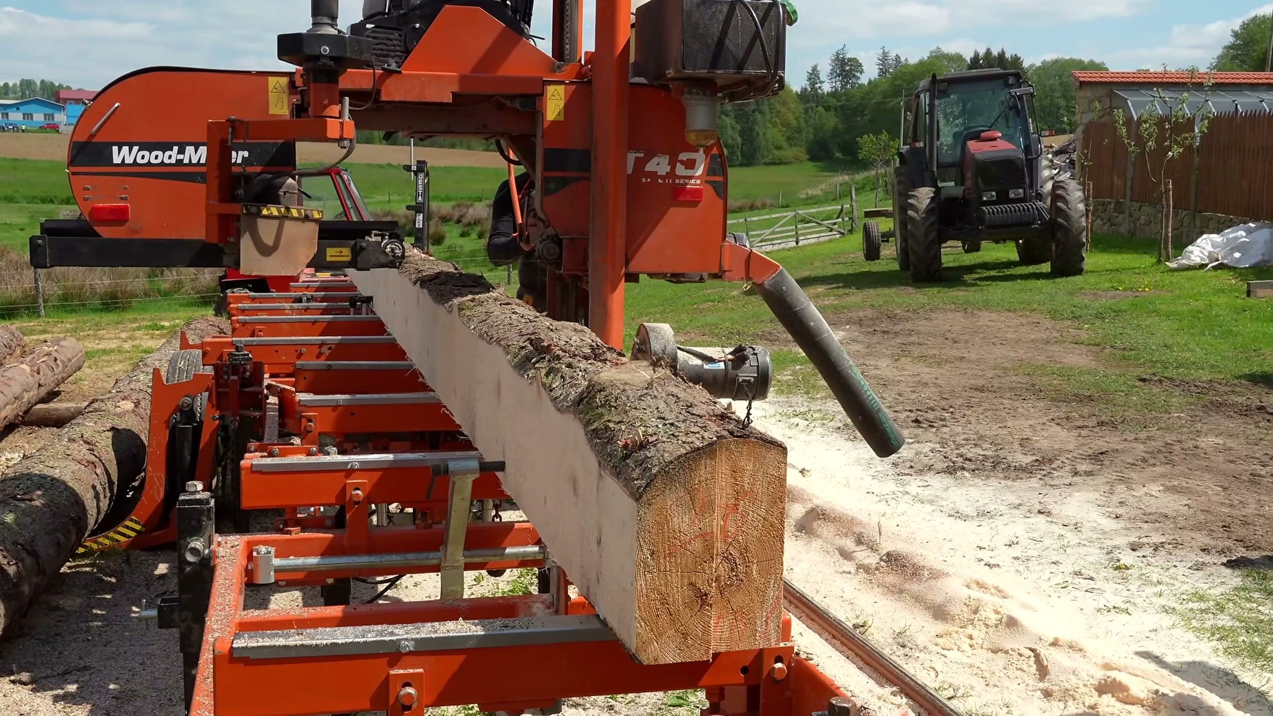 portable sawmill cuts massive meter tree - the later review stage where the result can be evaluated