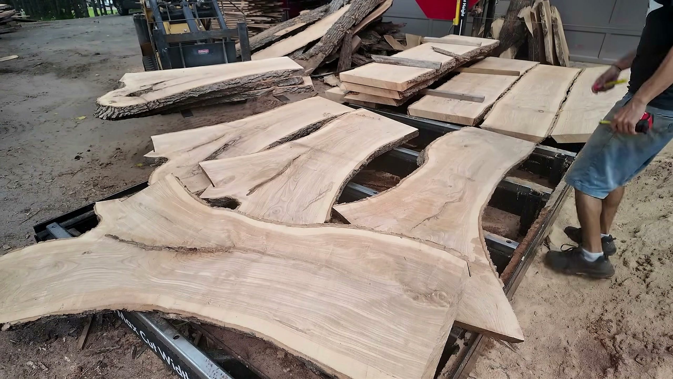 stacking clean after running sawmill - the setup or early workflow visible in the source video