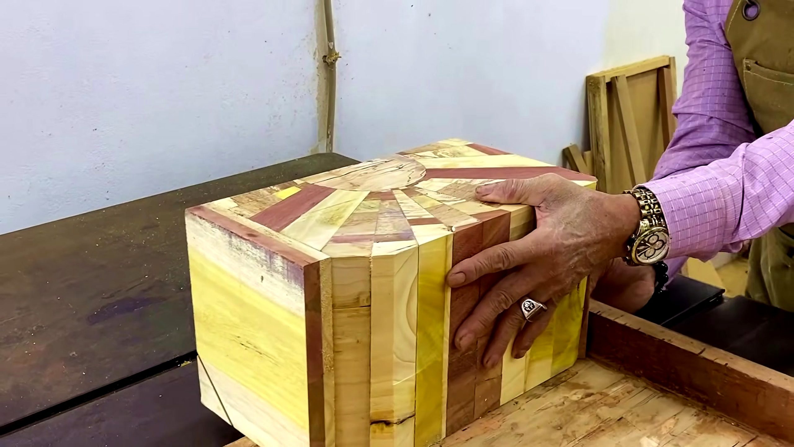 super clever diy wooden craft idea - the main work stage that carries the video's practical lesson