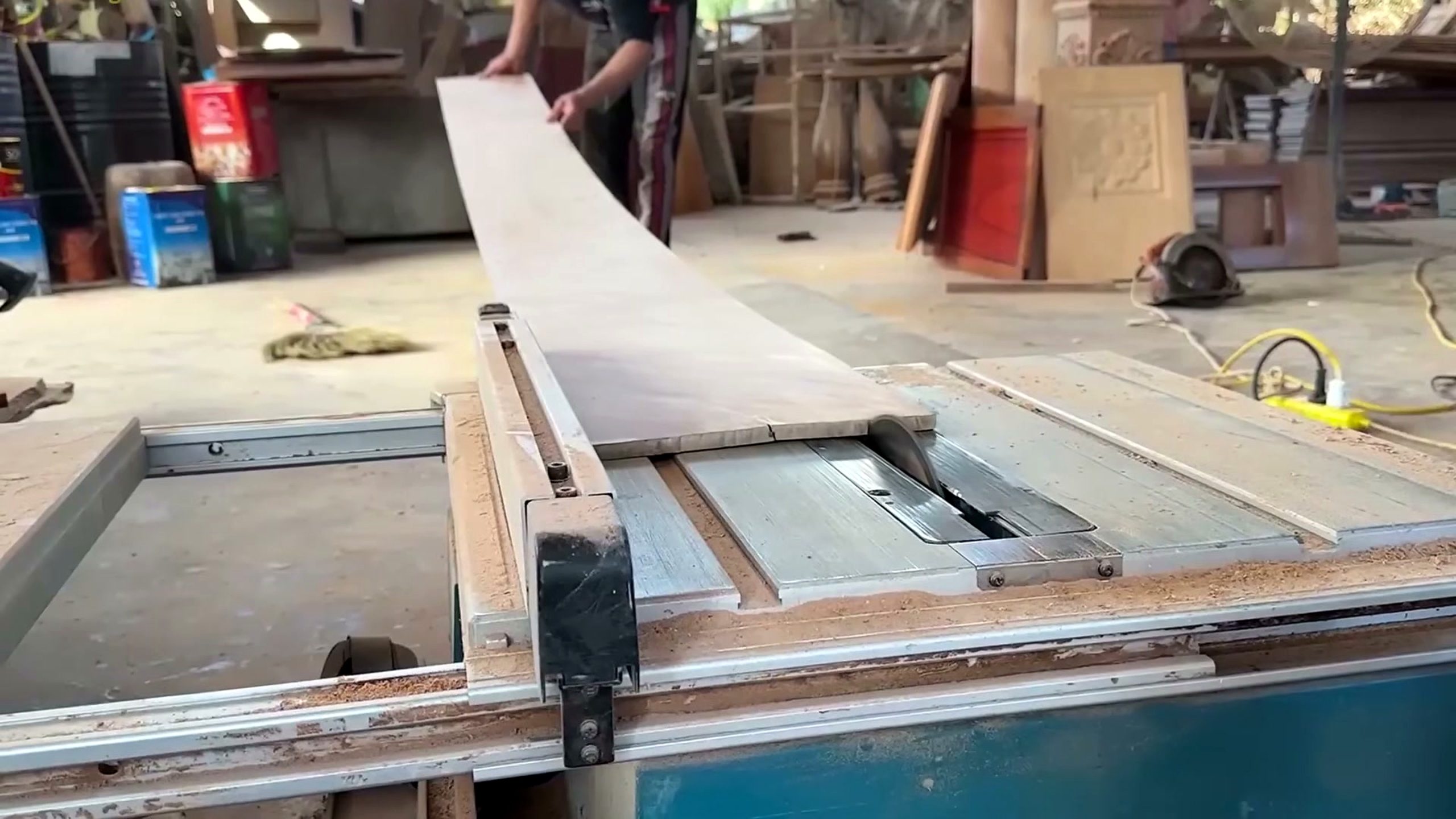 van latest woodworking design brings vintage wood - the main work stage that carries the video's practical lesson