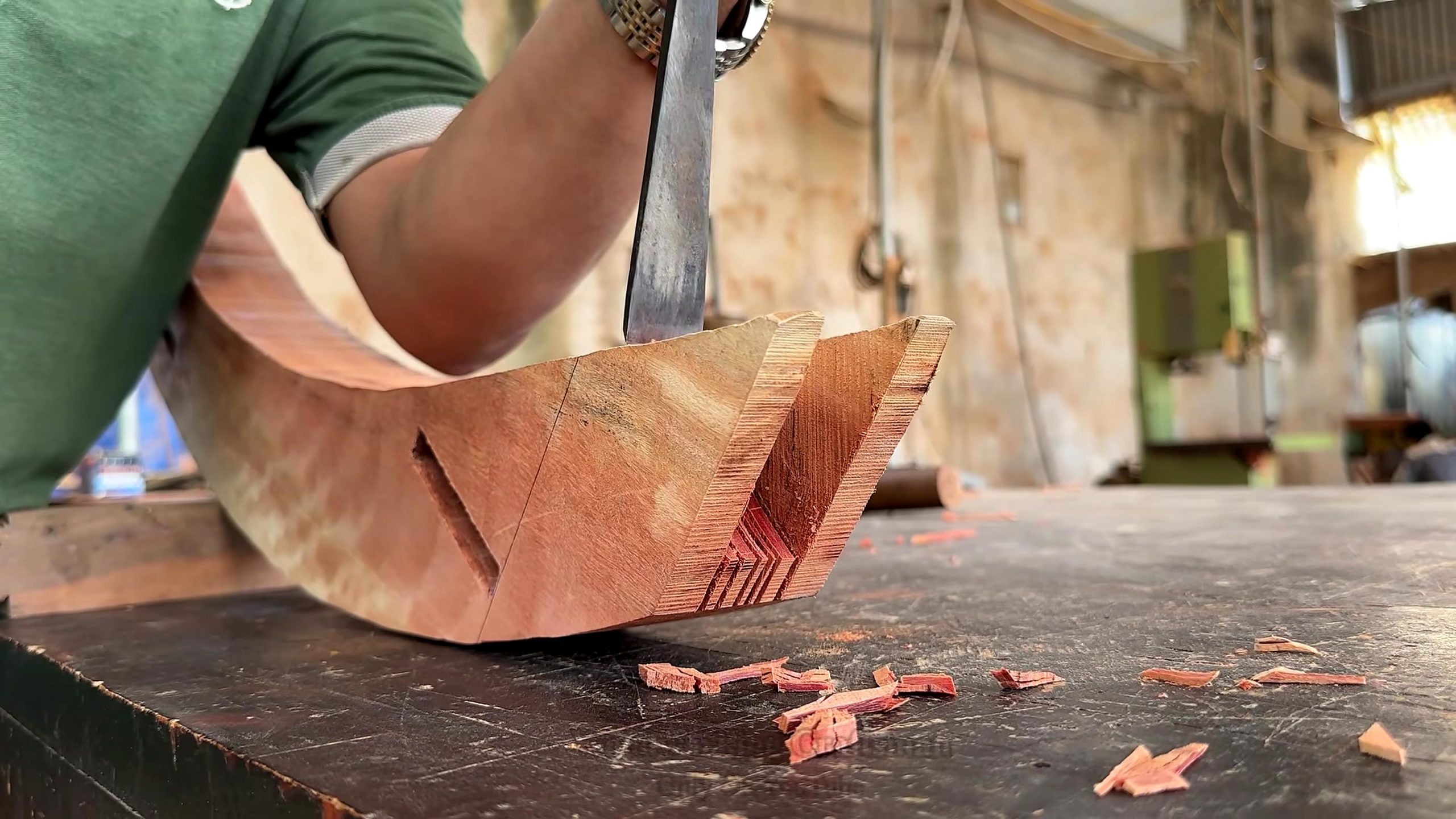 watch talented craftsman turn 100 year - the main work stage that carries the video's practical lesson