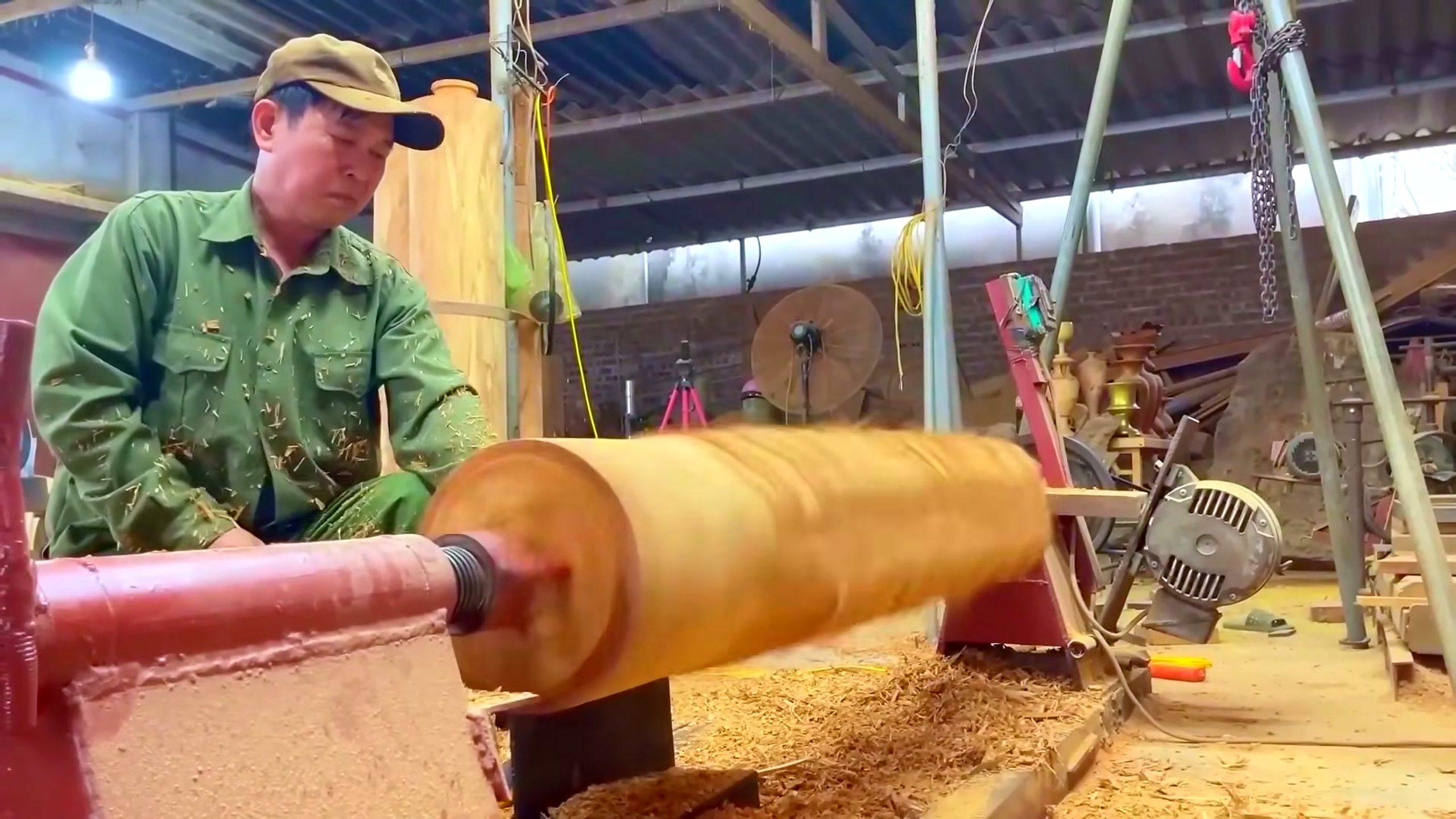 watch van ingenious skills create vintage wood - the setup or early workflow visible in the source video