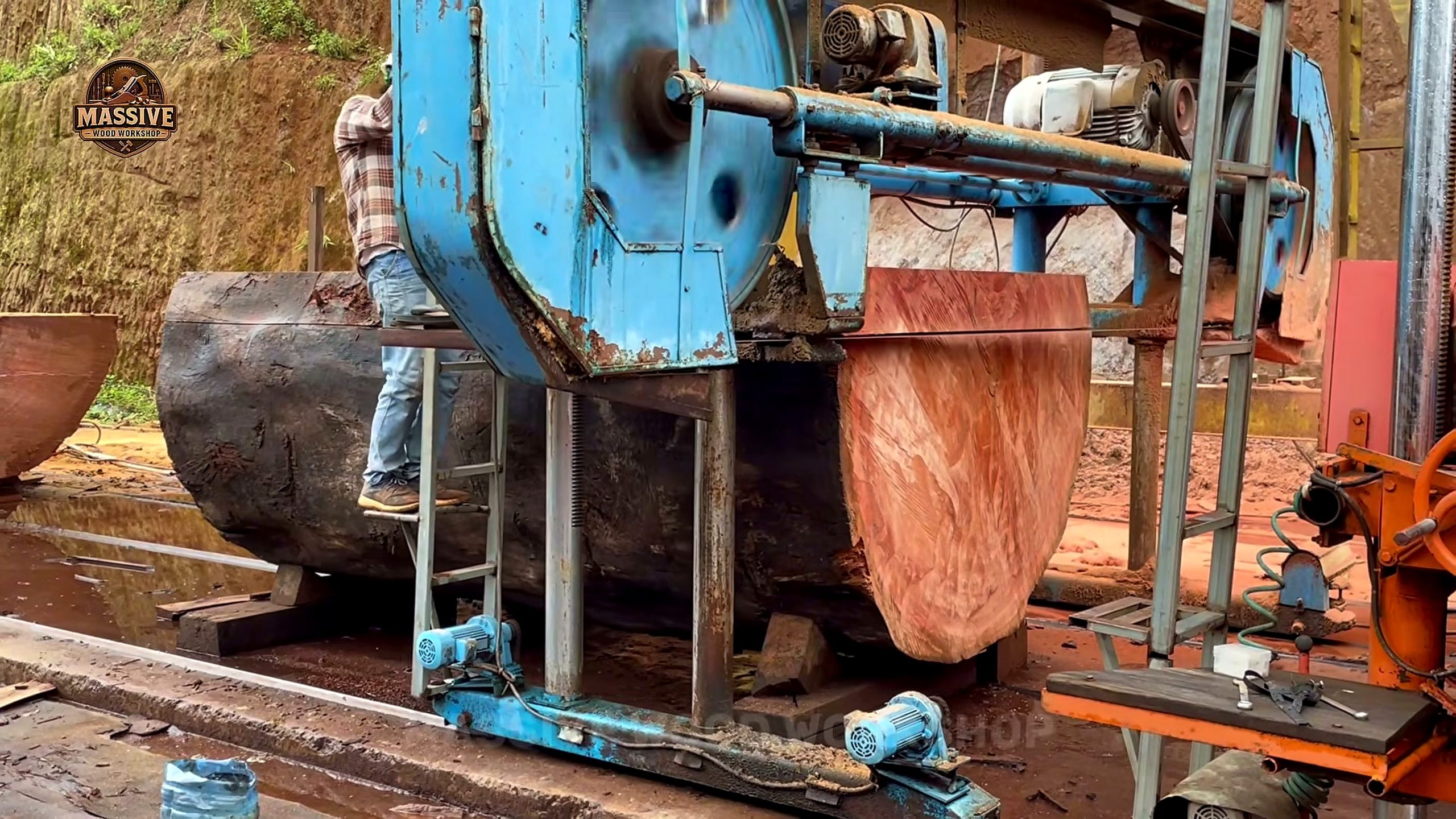 petrified log - the main work stage that carries the video's practical lesson