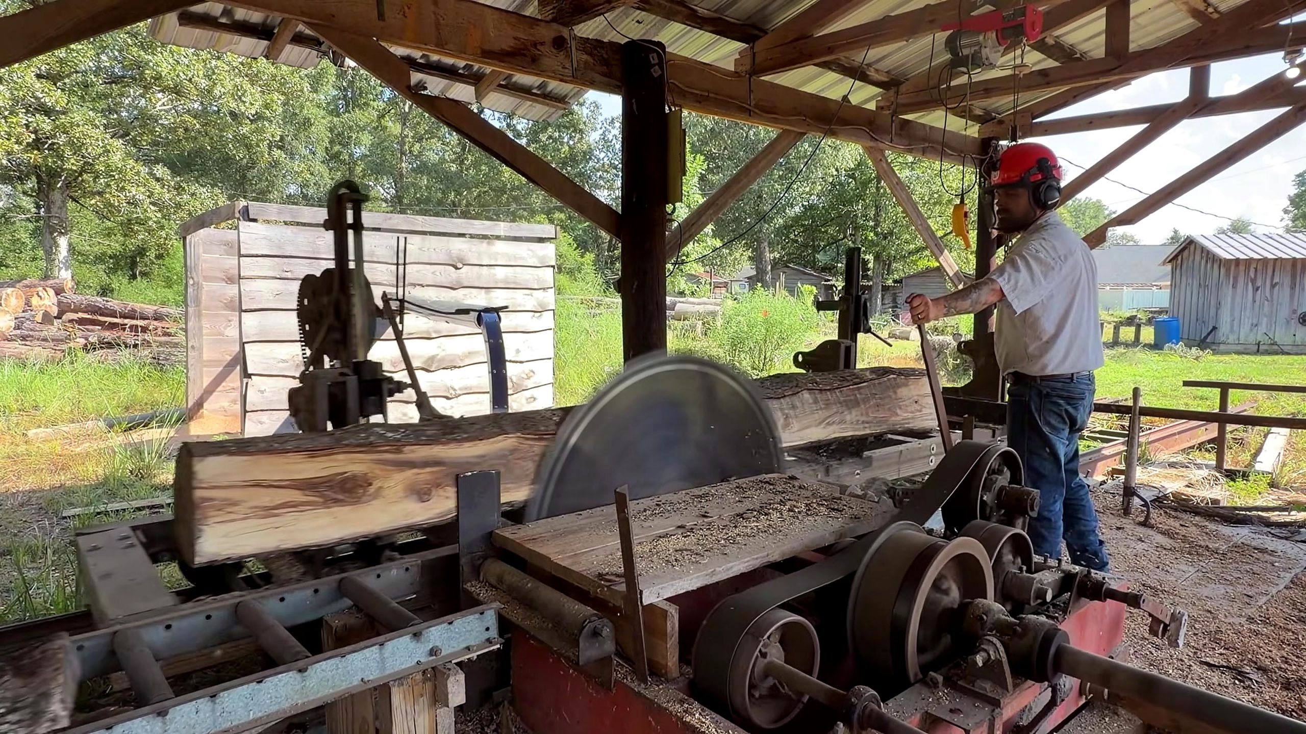 circle sawmill cutting sweet gum logs into one-by lumber