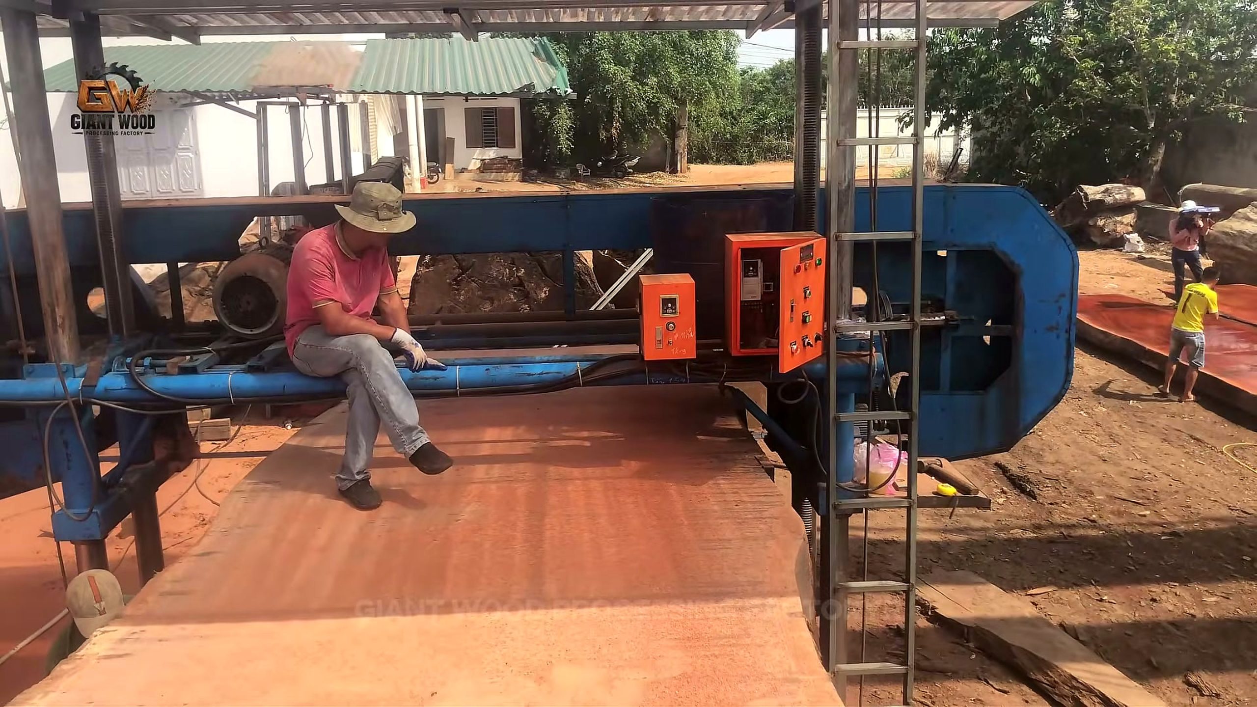 colossal timber arrived dozens workers machines - a detail-check moment that helps readers inspect the process