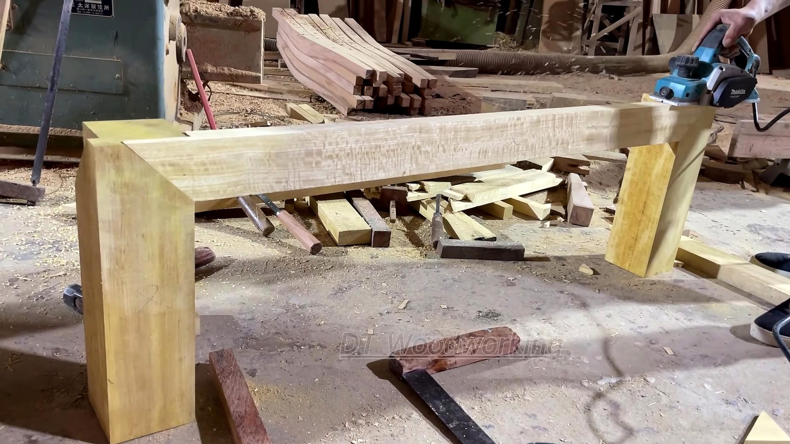 epoxy just pure woodworking turning solid wood - the main work stage that carries the video's practical lesson