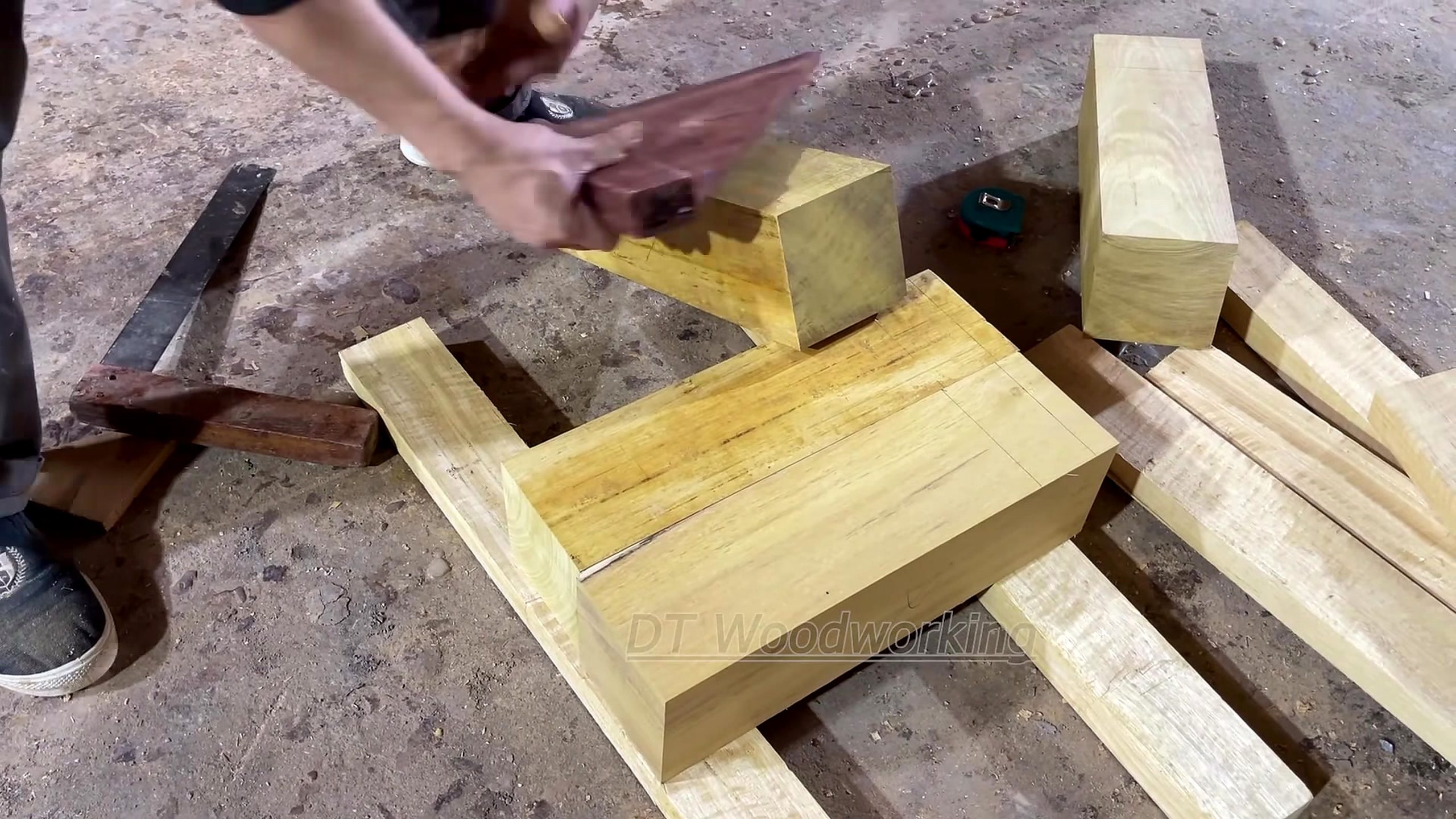 epoxy just pure woodworking turning solid wood - the source video context before the main process is judged