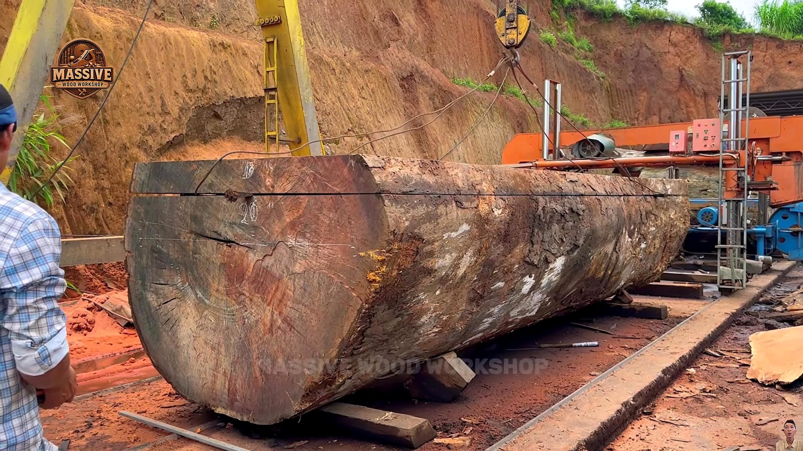 industrial sawmill - the main work stage that carries the keyword intent