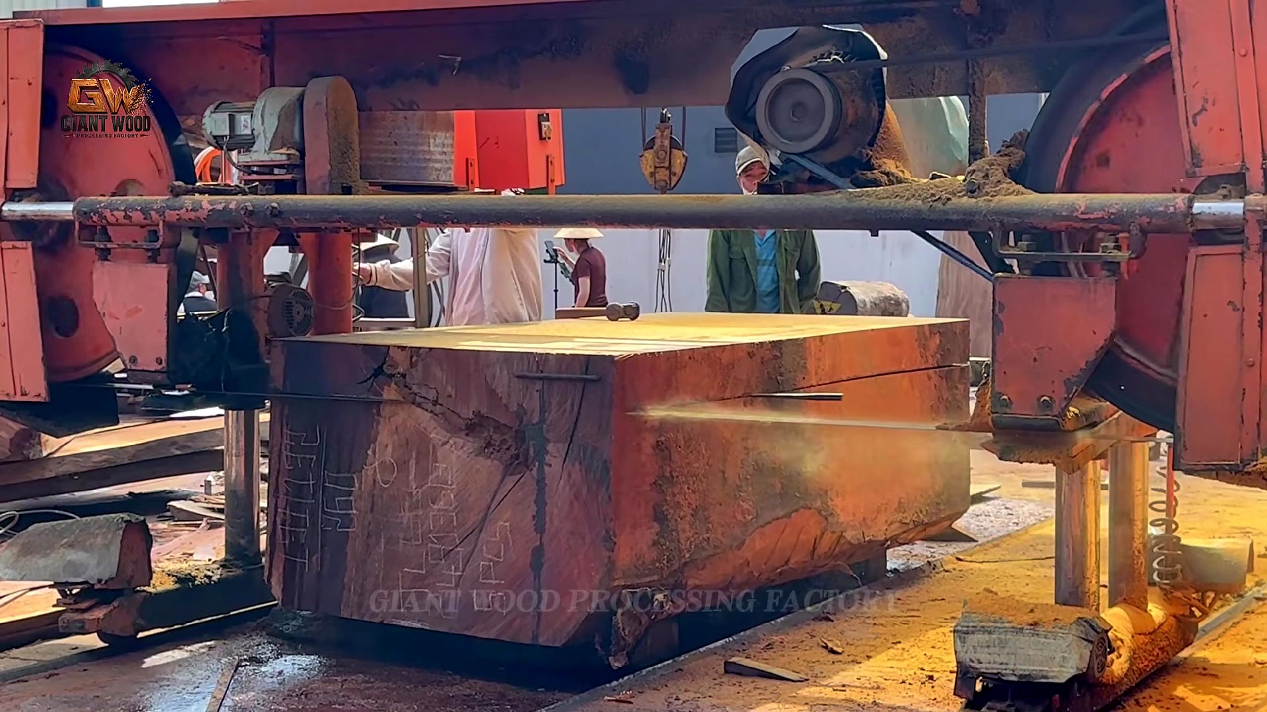 lumber processing - the main work stage that carries the keyword intent