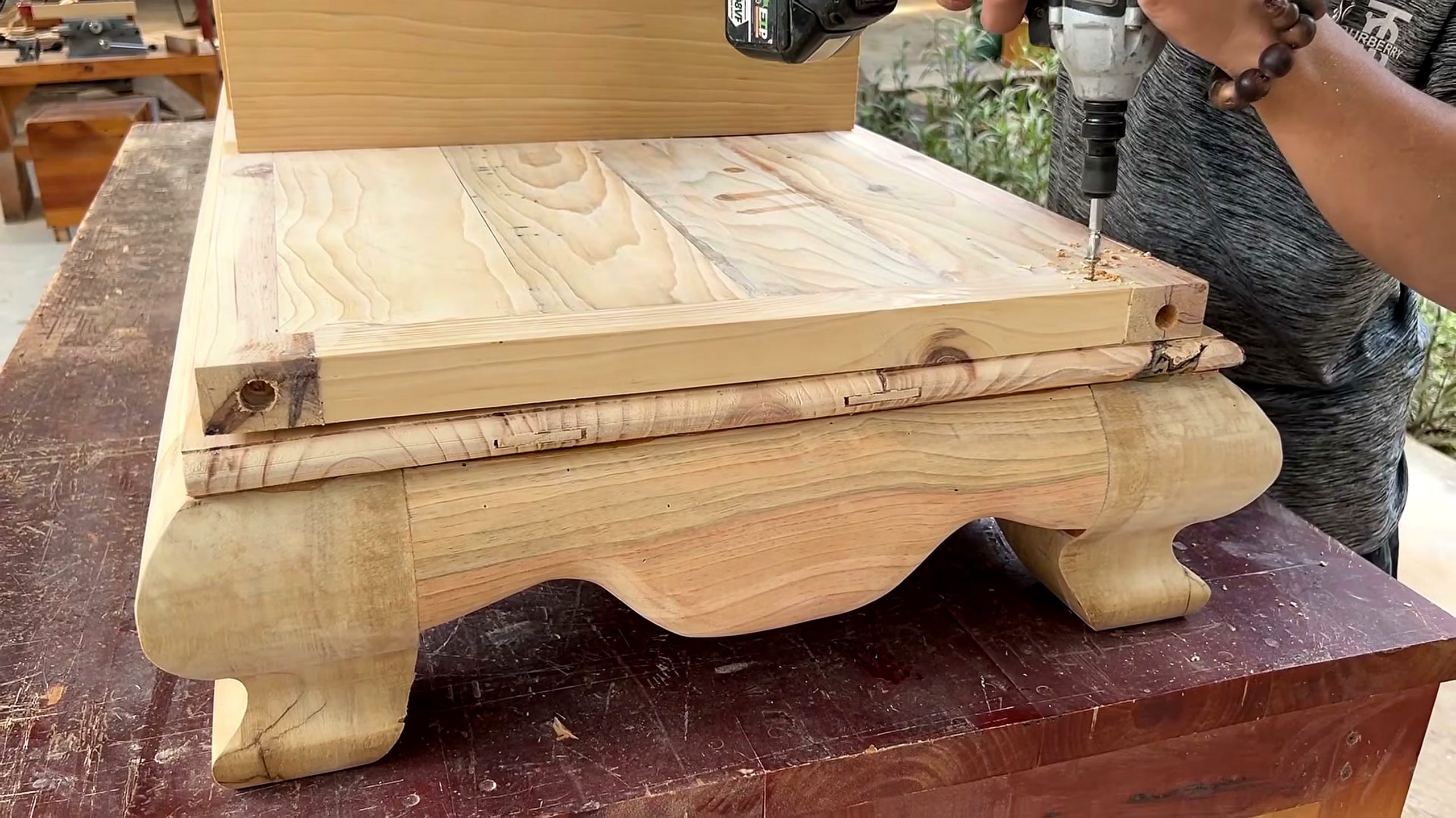 artistic wood furniture masterpiece - the later review stage where the result can be evaluated