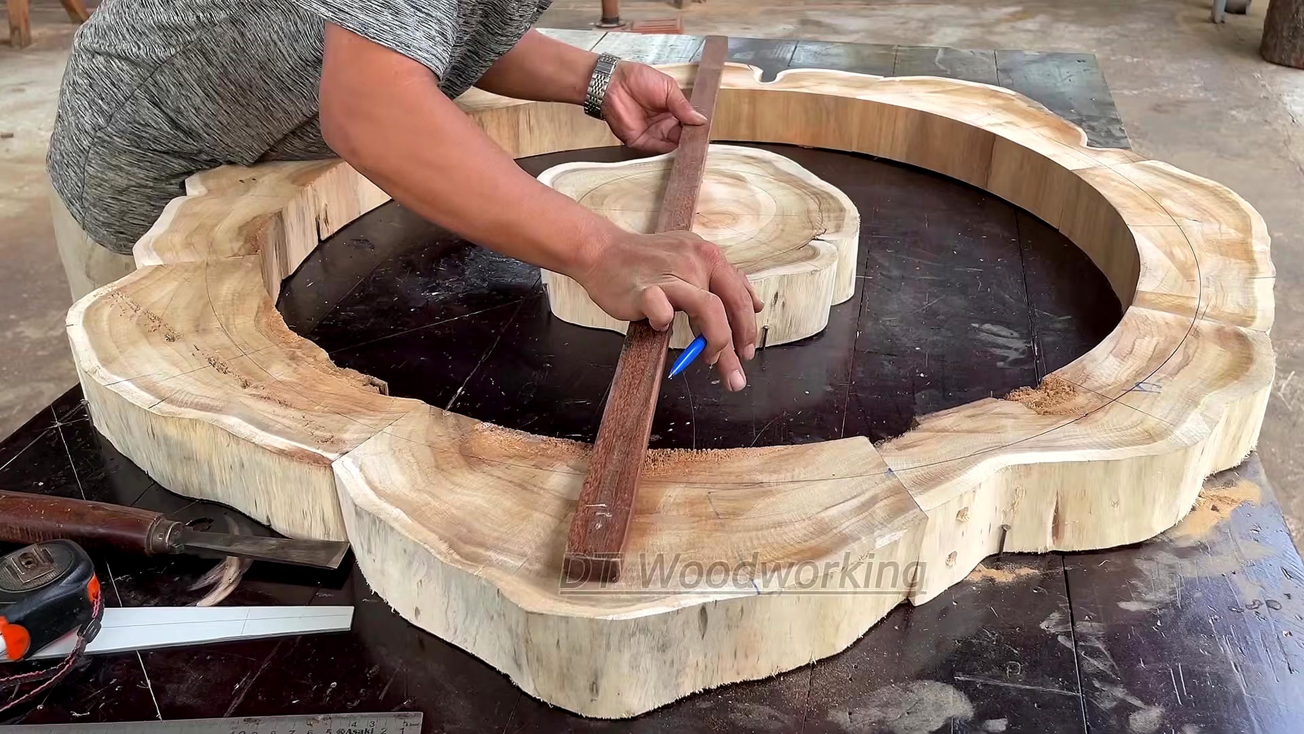 burnt hollow log - the main work stage that carries the video's practical lesson