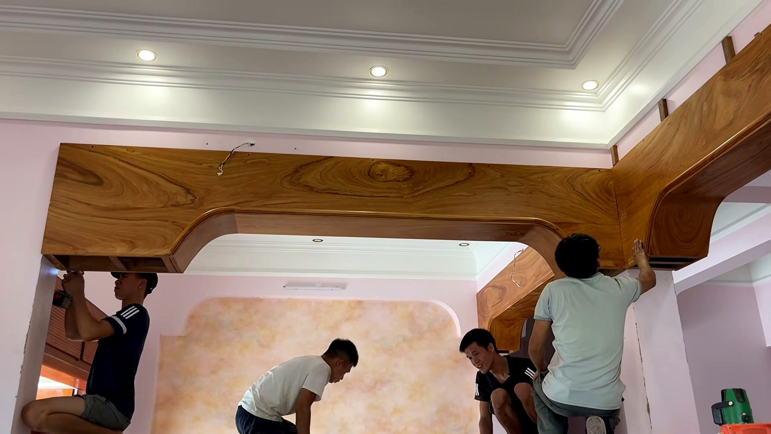 carving giant solid wood - the main work stage that carries the video's practical lesson