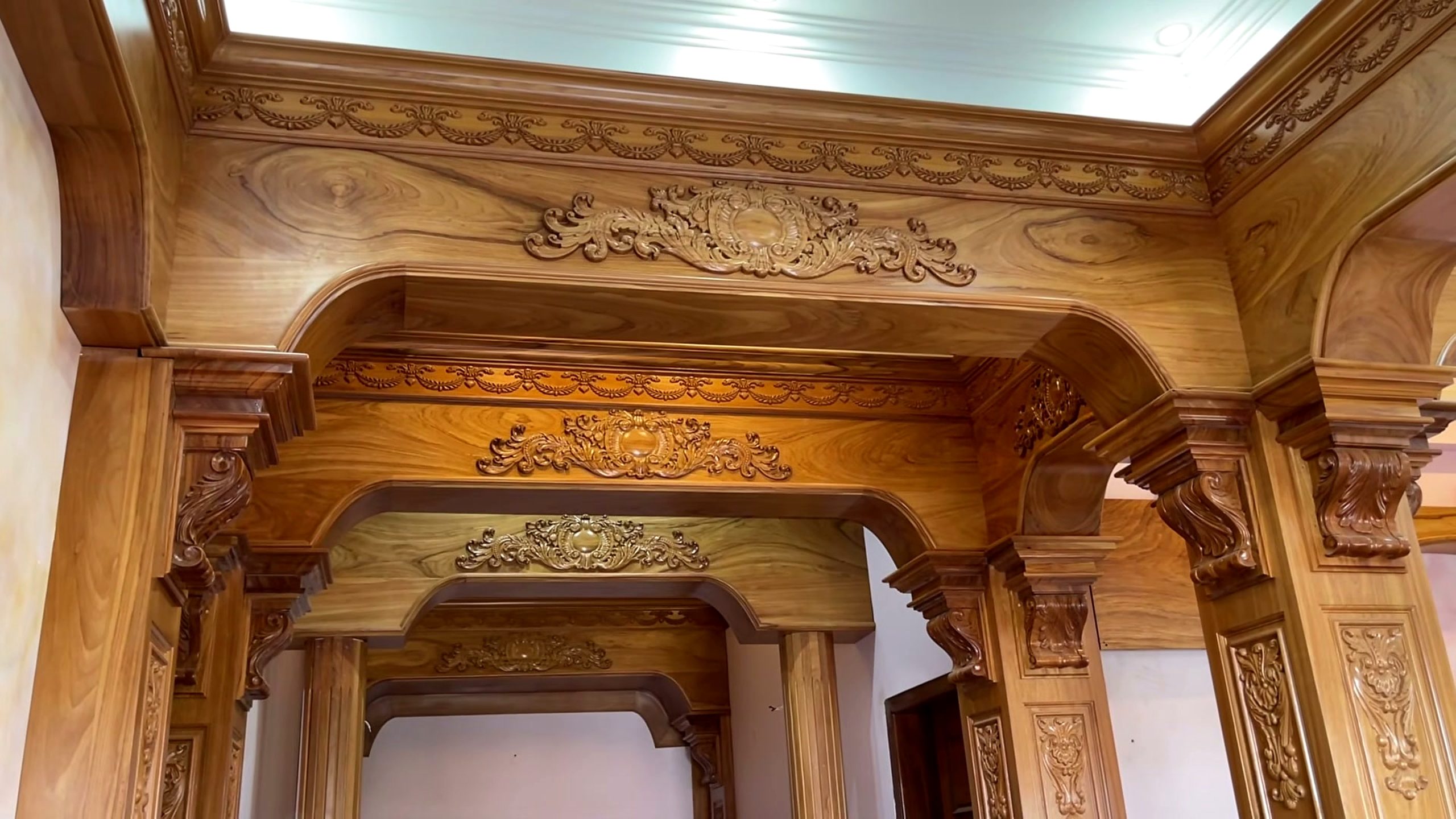 carving giant solid wood - the later review stage where the result can be evaluated