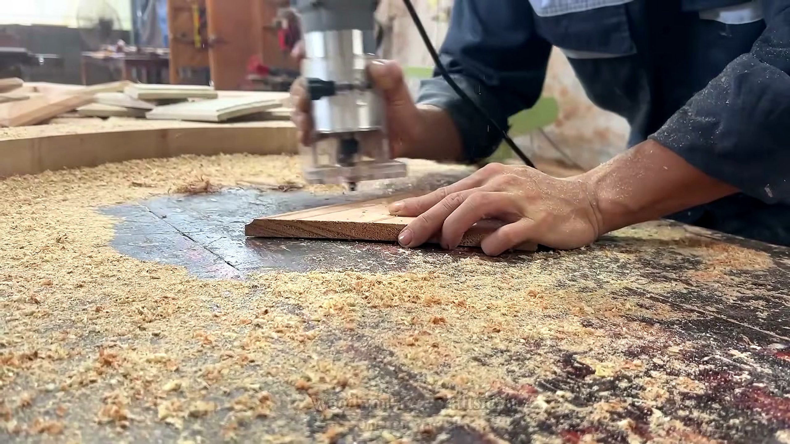 curved hexagonal coffee table - the main work stage that carries the video's practical lesson