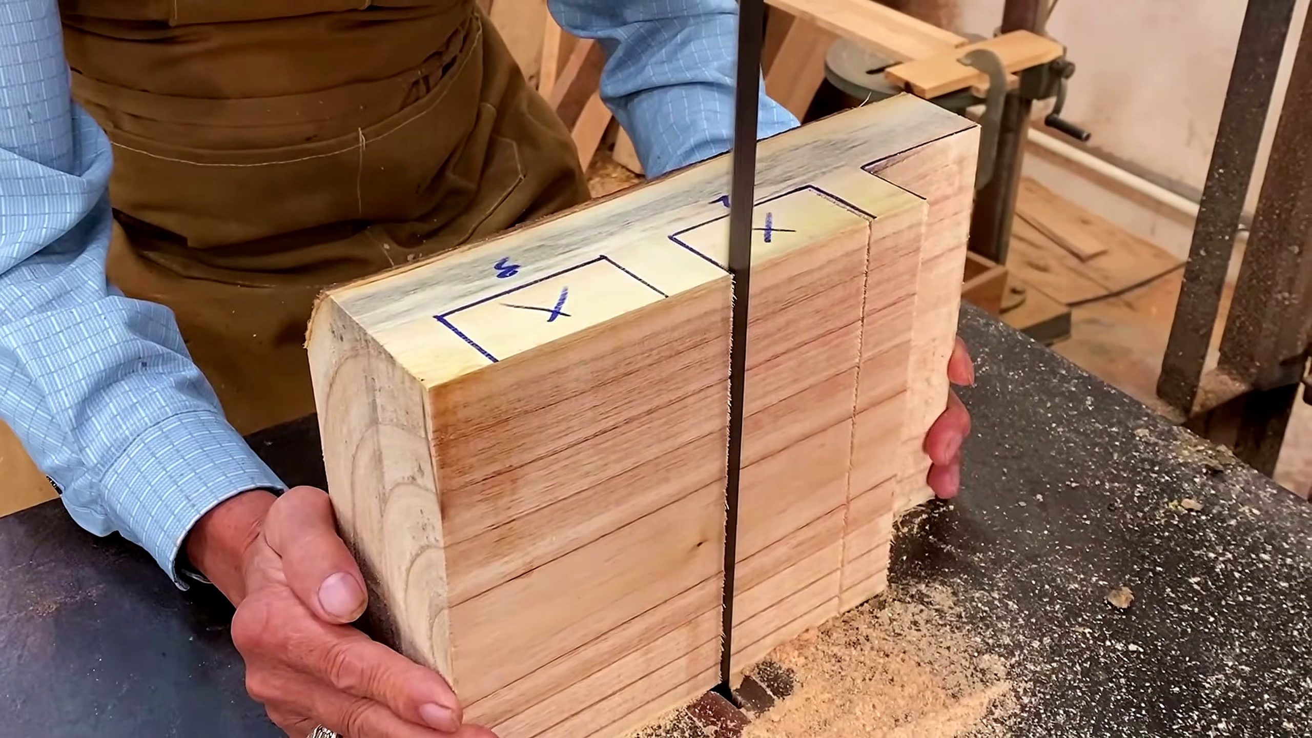 everyone should know clever woodworking method wood - the setup or early workflow visible in the source video
