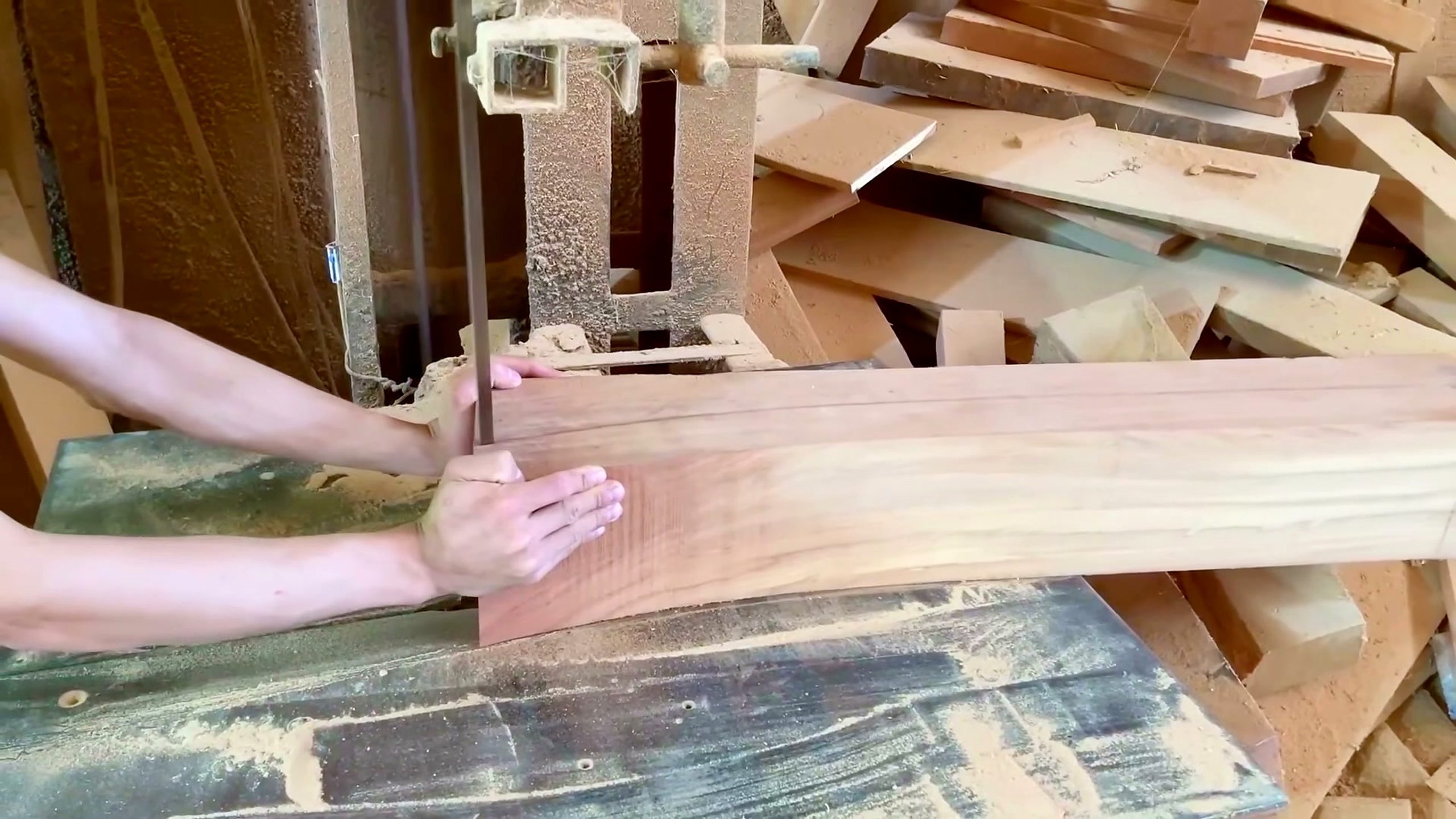 extremely heavy solid wood - the main work stage that carries the video's practical lesson