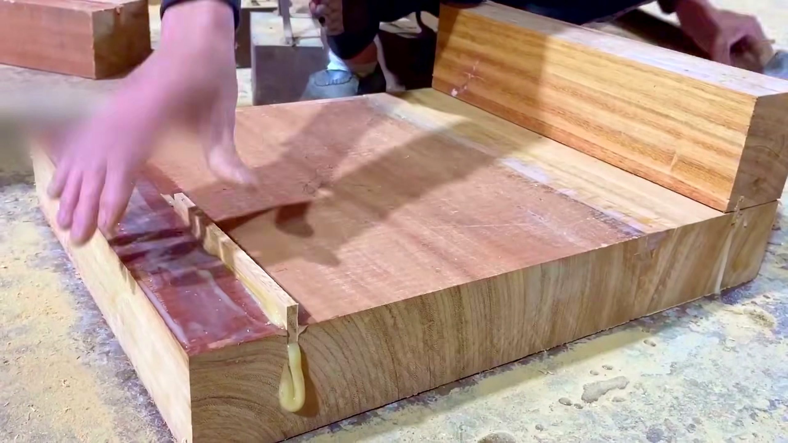 extremely ingenious woodworker van creates beautiful - a detail-check moment that helps readers inspect the process