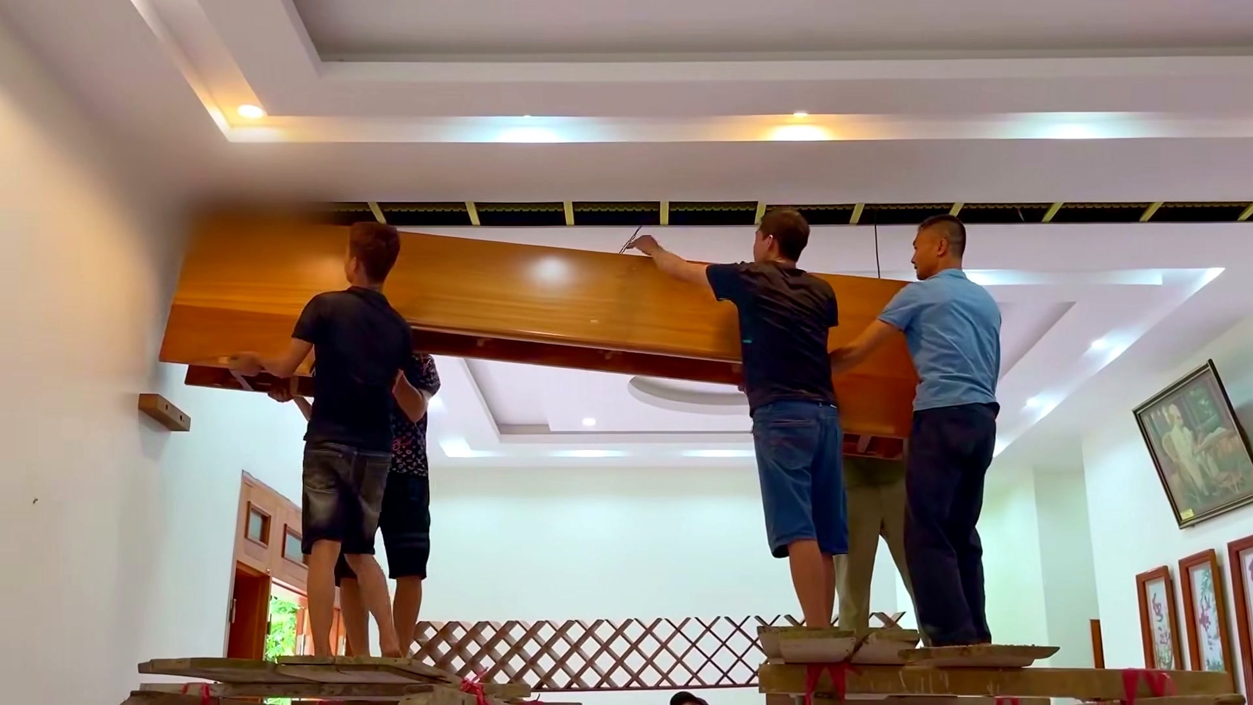 extremely ingenious woodworker van creates beautiful - the main work stage that carries the video's practical lesson