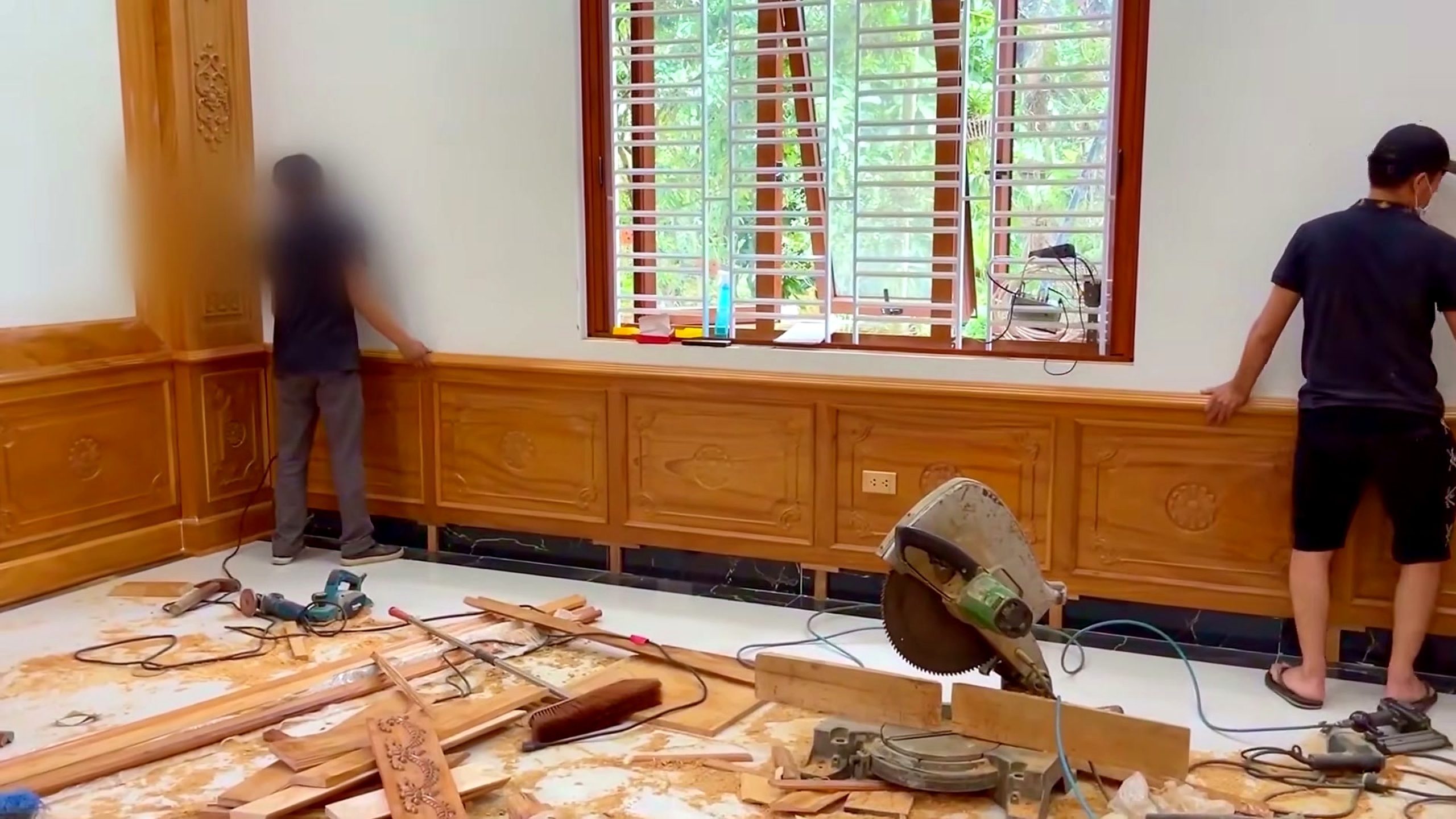 extremely ingenious woodworker van creates beautiful - the later review stage where the result can be evaluated