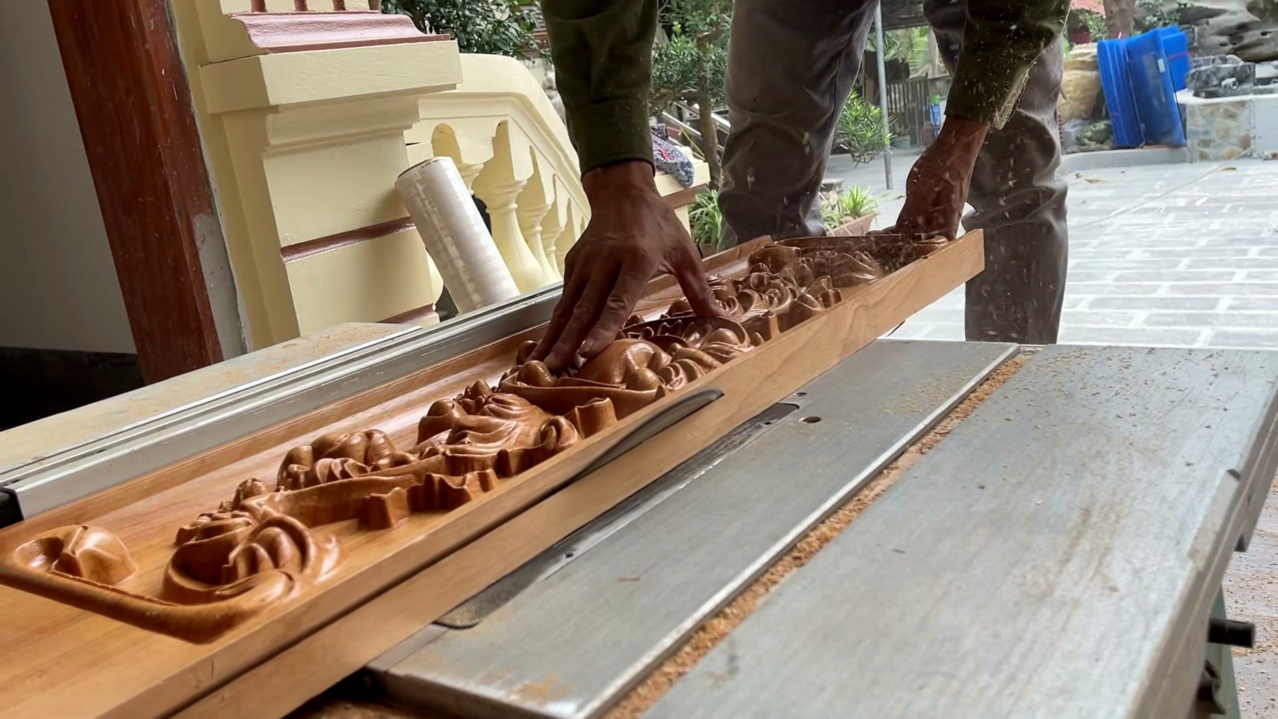 genius woodworking skills carpenter design unique - a detail-check moment that helps readers inspect the process
