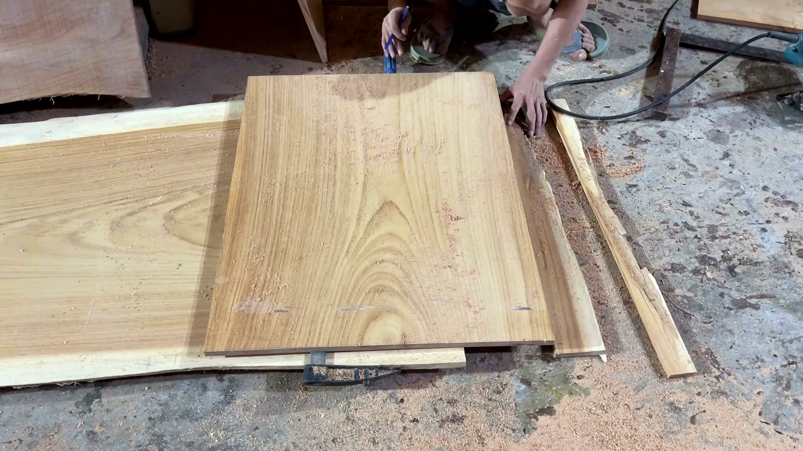 genius woodworking skills carpenter design unique - the setup or early workflow visible in the source video