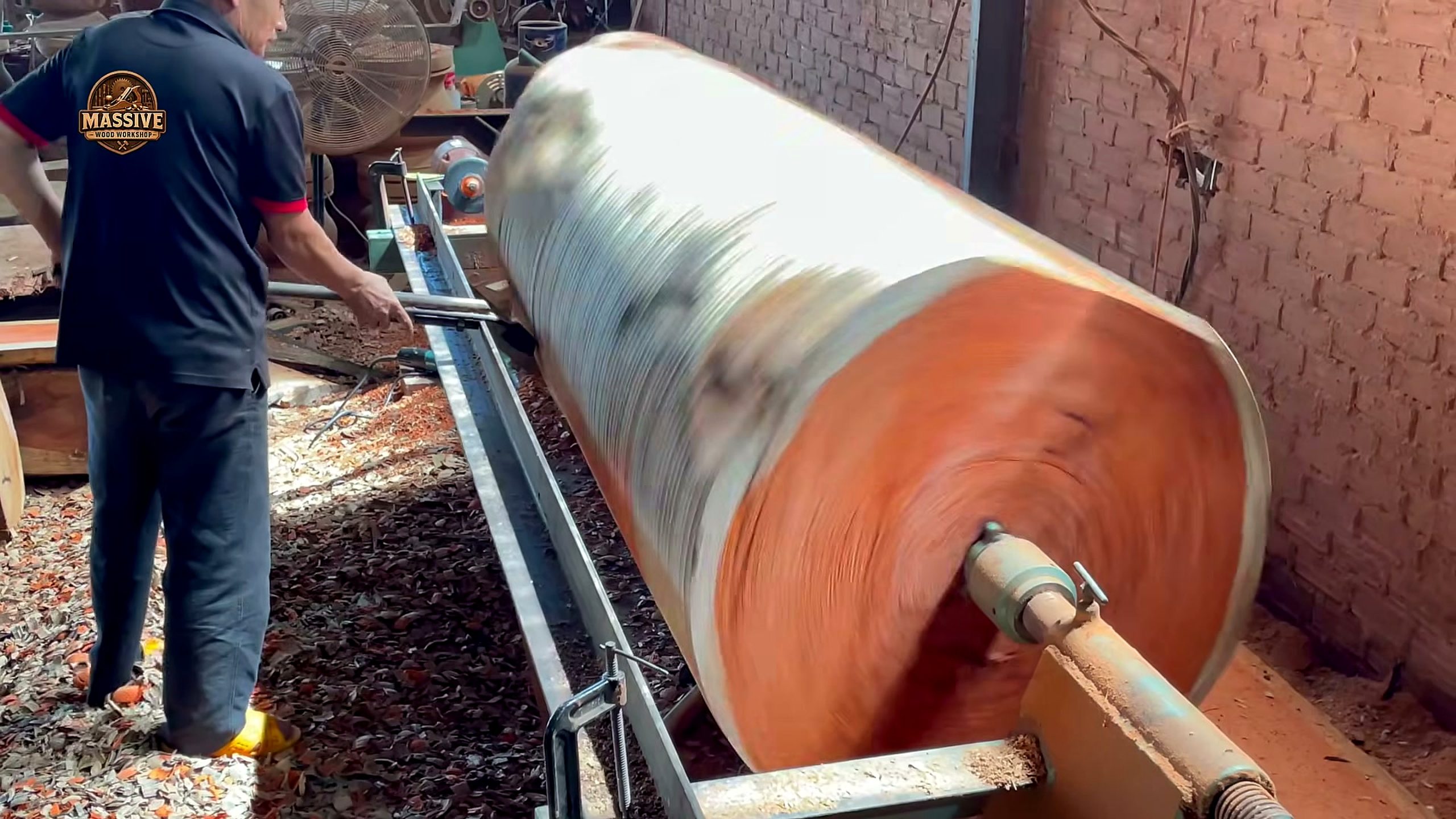 giant timber - the main work stage that carries the video's practical lesson