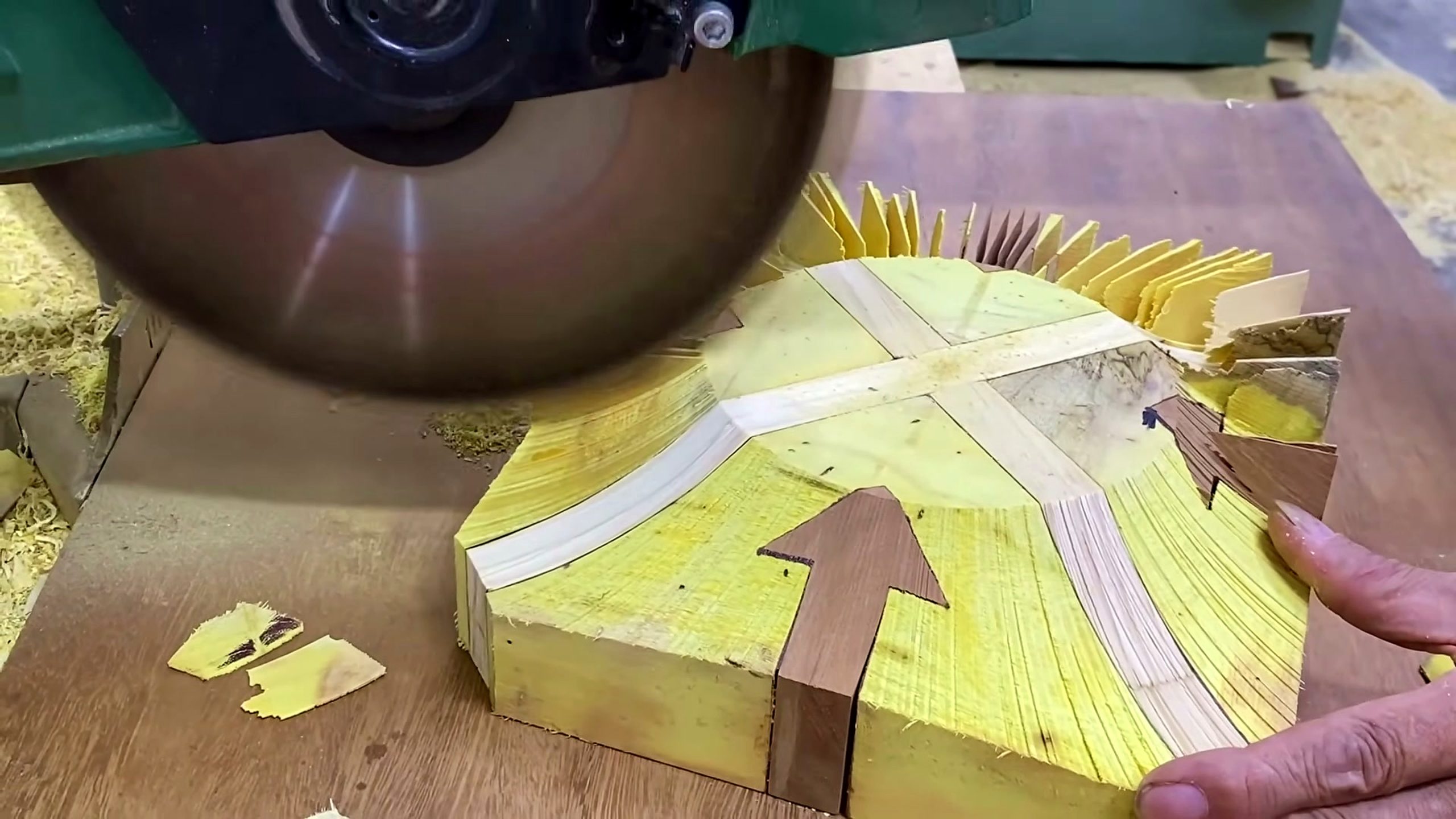 incredible woodworking techniques best woodworking genius - a detail-check moment that helps readers inspect the process