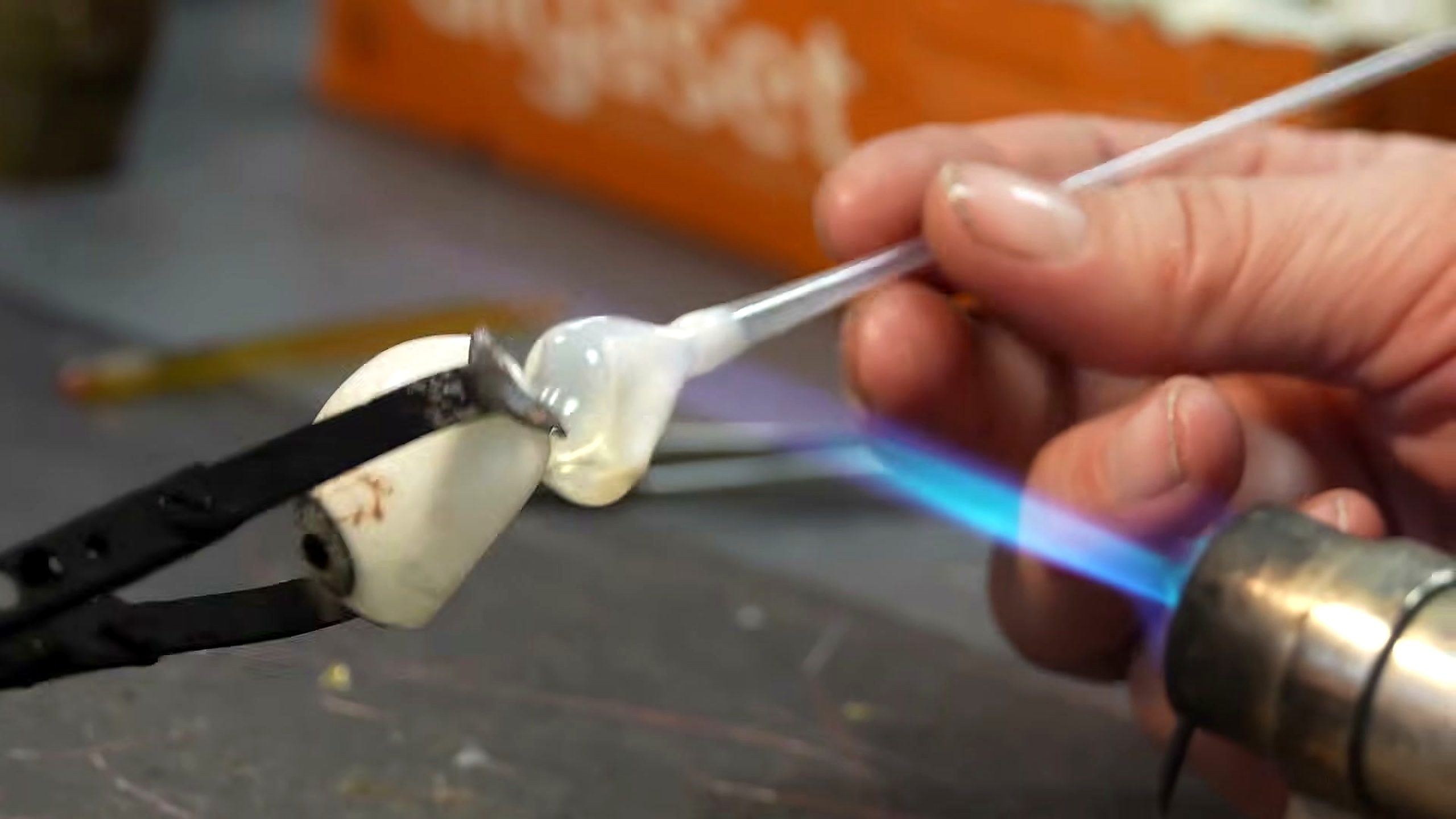 making real glass eye hand - the later review stage where the result can be evaluated
