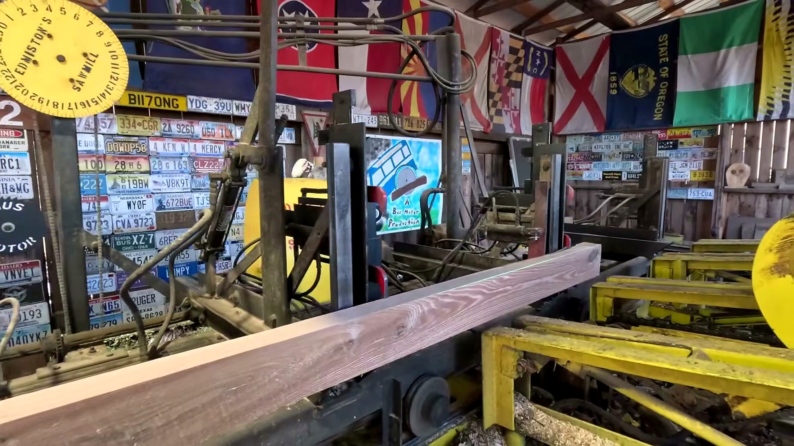 oak 2x6s 940 - the main work stage that carries the video's practical lesson