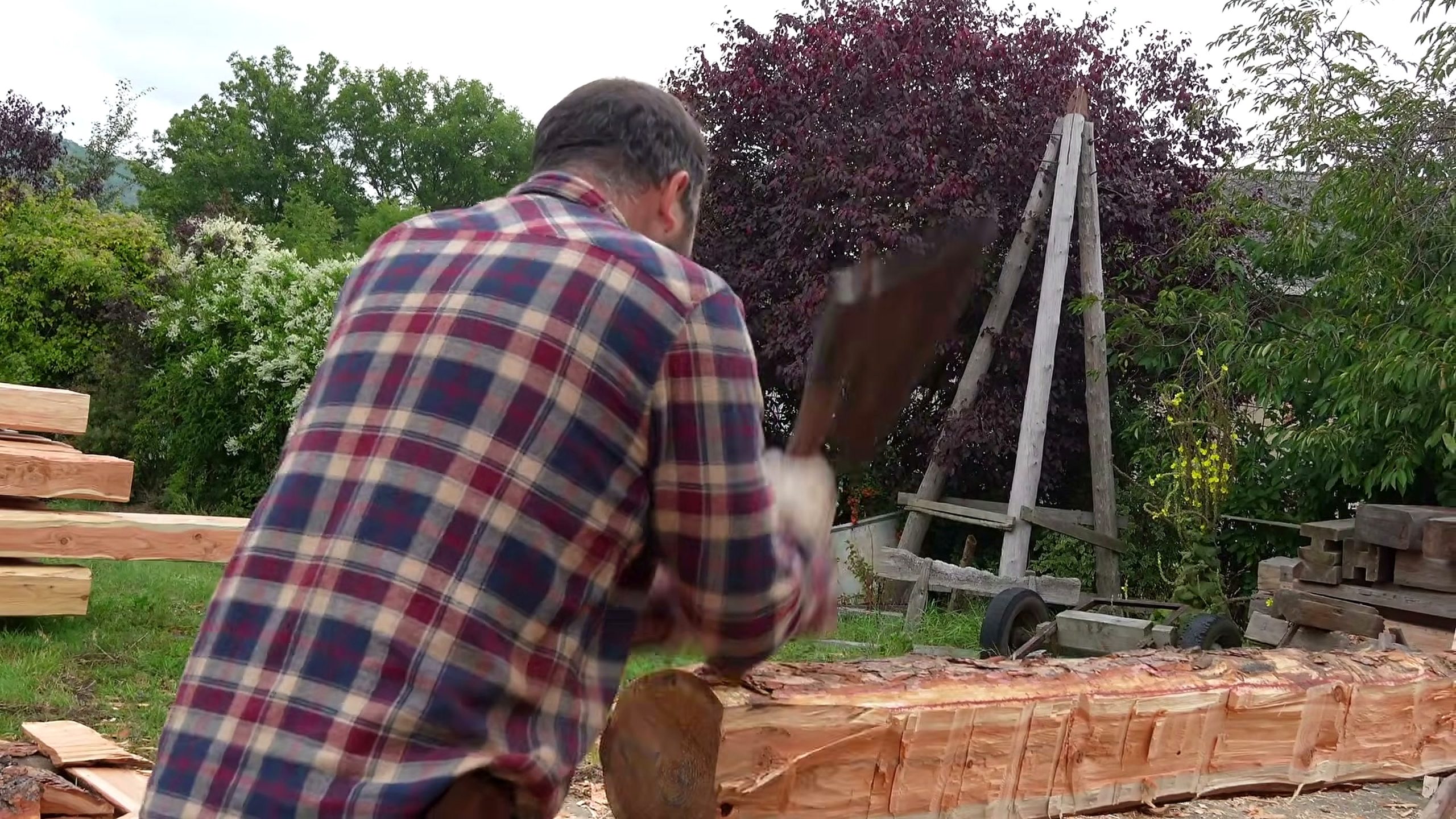 roba sekerou zapomenut emeslo - the main work stage that carries the video's practical lesson