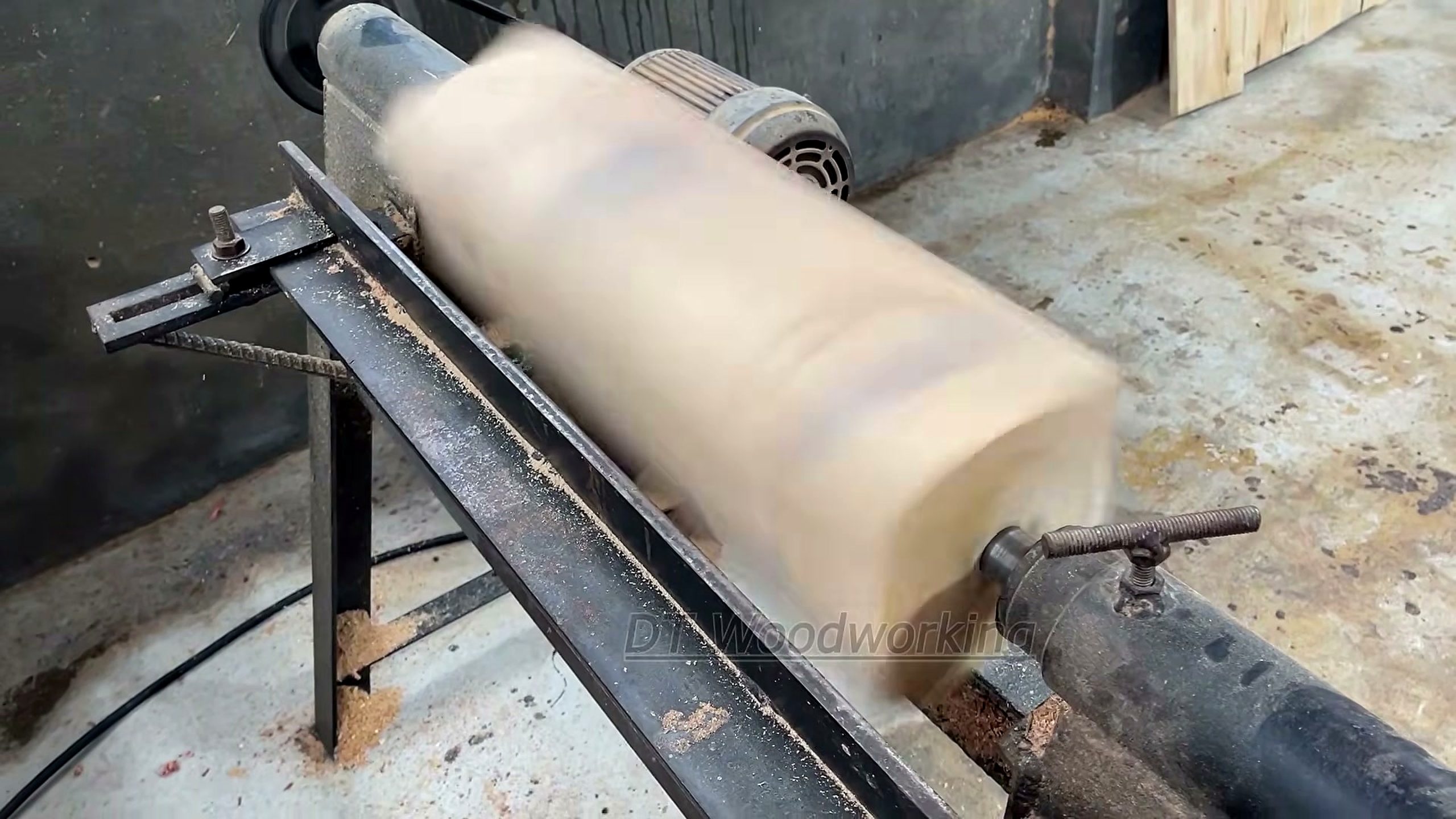 solid black wood slab - the main work stage that carries the video's practical lesson