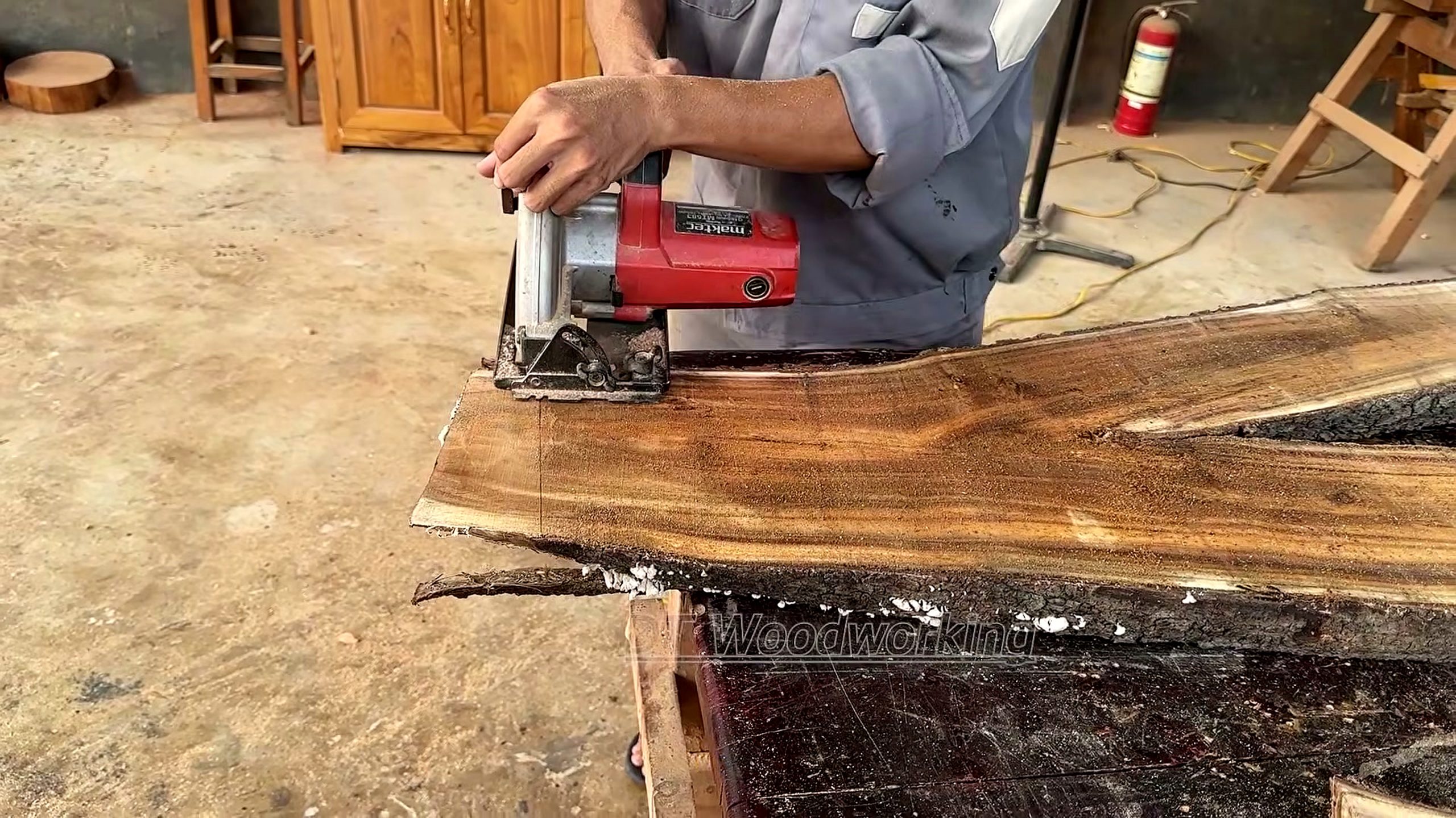 stunning furniture masterpiece - the source video context before the main process is judged