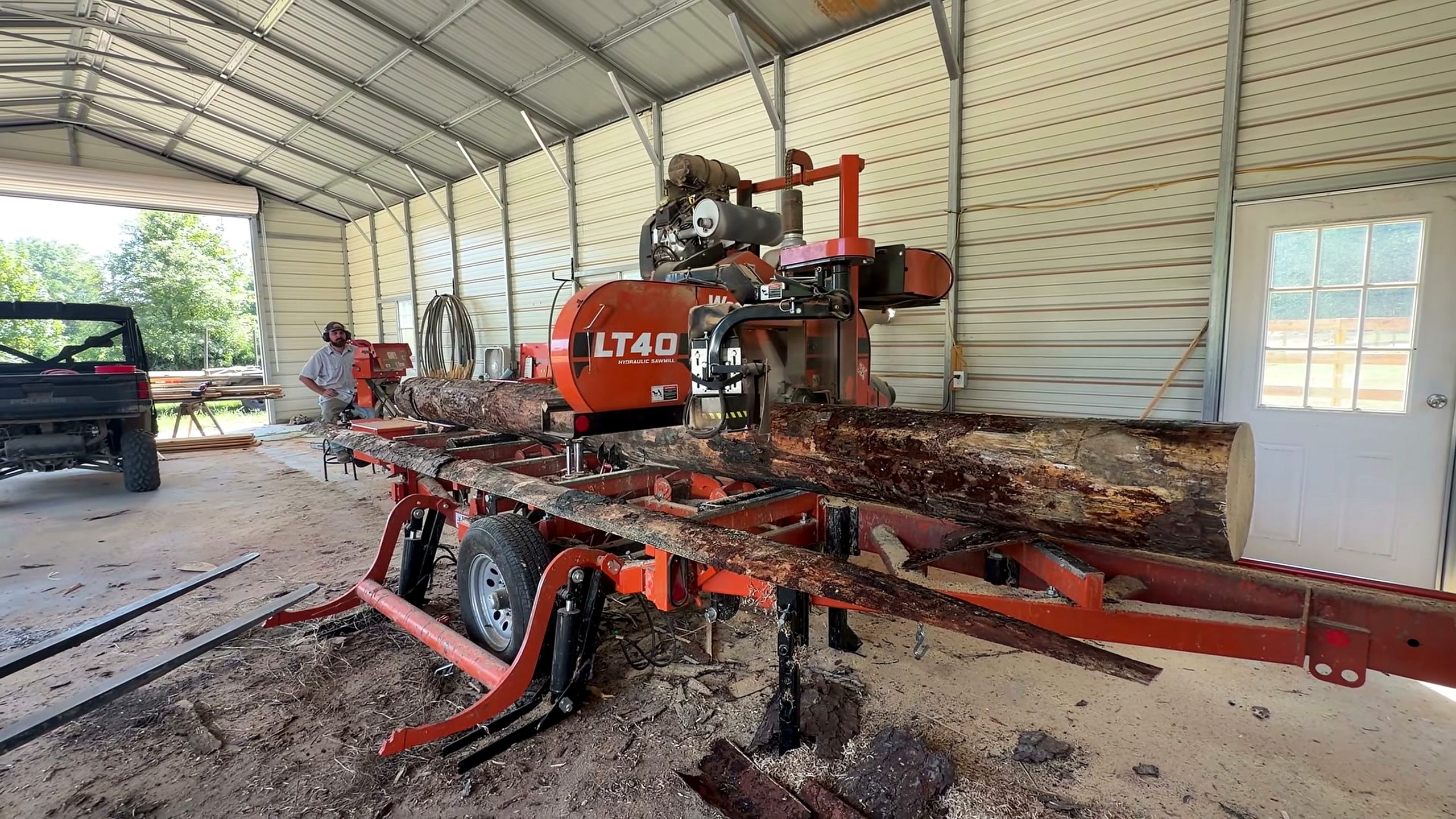 these logs were destroyed fire turned - the main work stage that carries the video's practical lesson
