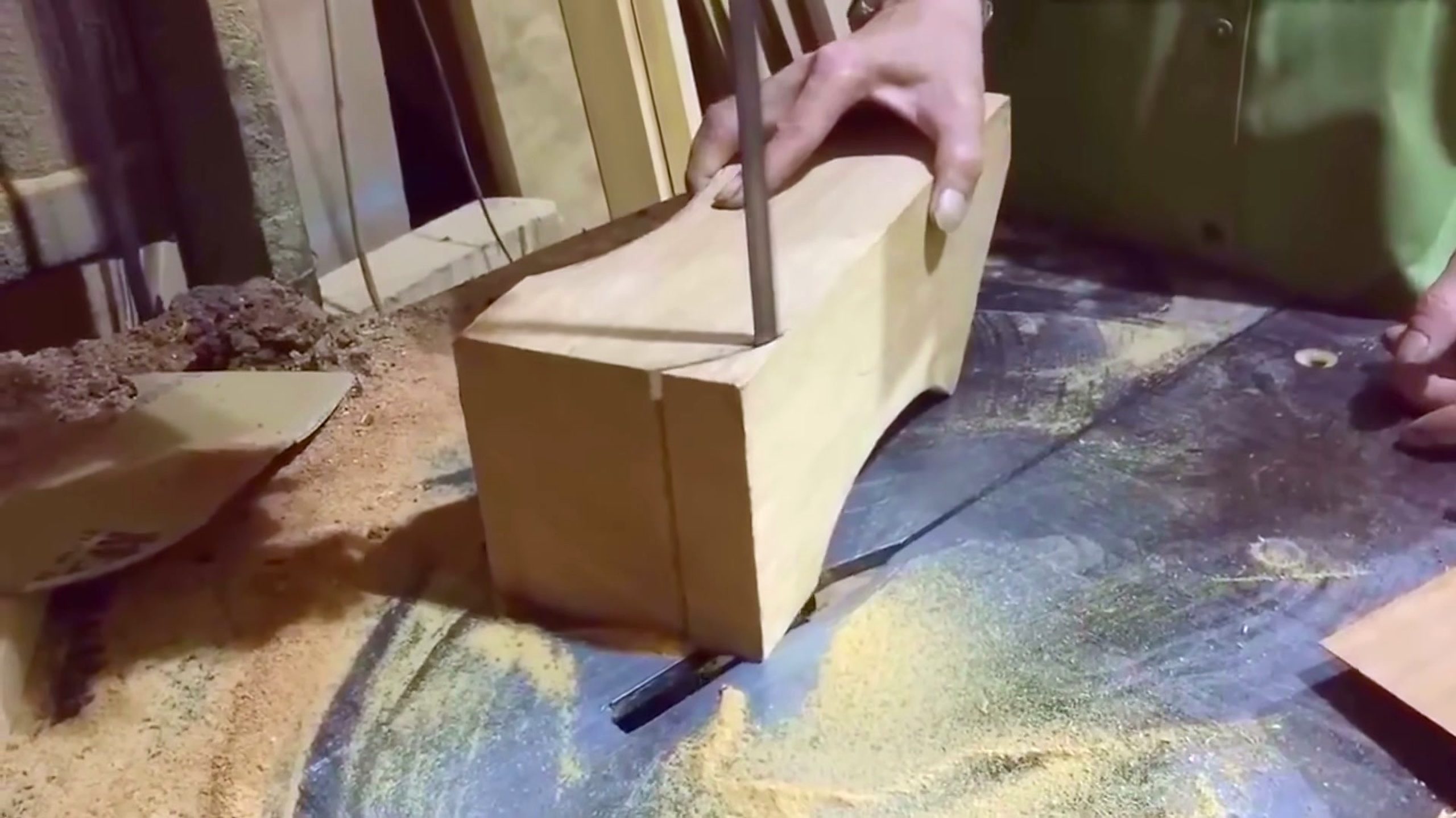 van builds stunning furniture - the setup or early workflow visible in the source video
