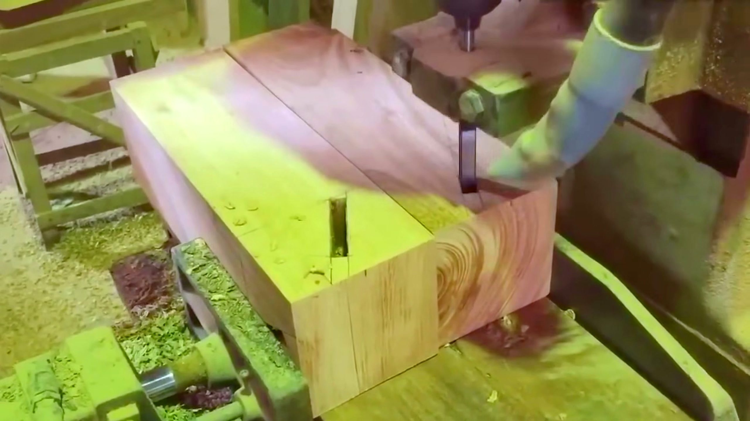 van builds stunning furniture - the source video context before the main process is judged